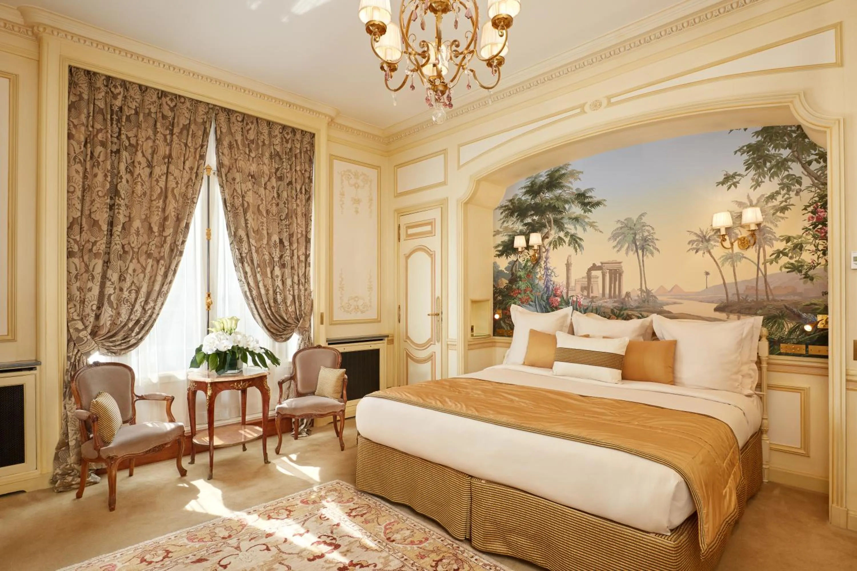 Bedroom in Hôtel Raphael