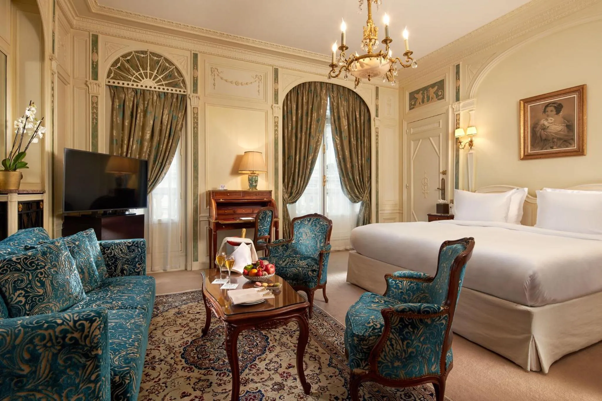Photo of the whole room in Hôtel Raphael