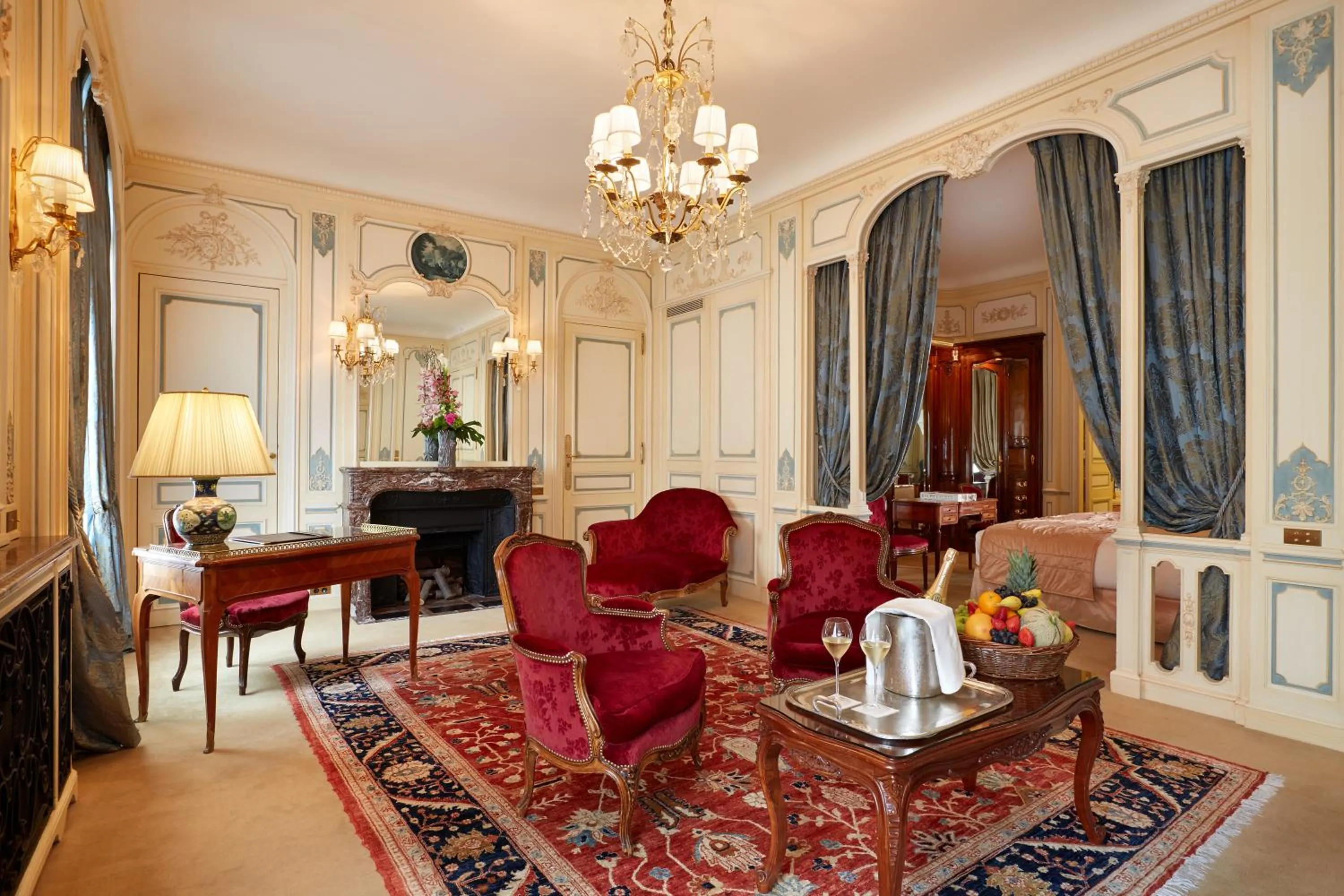 Photo of the whole room in Hôtel Raphael