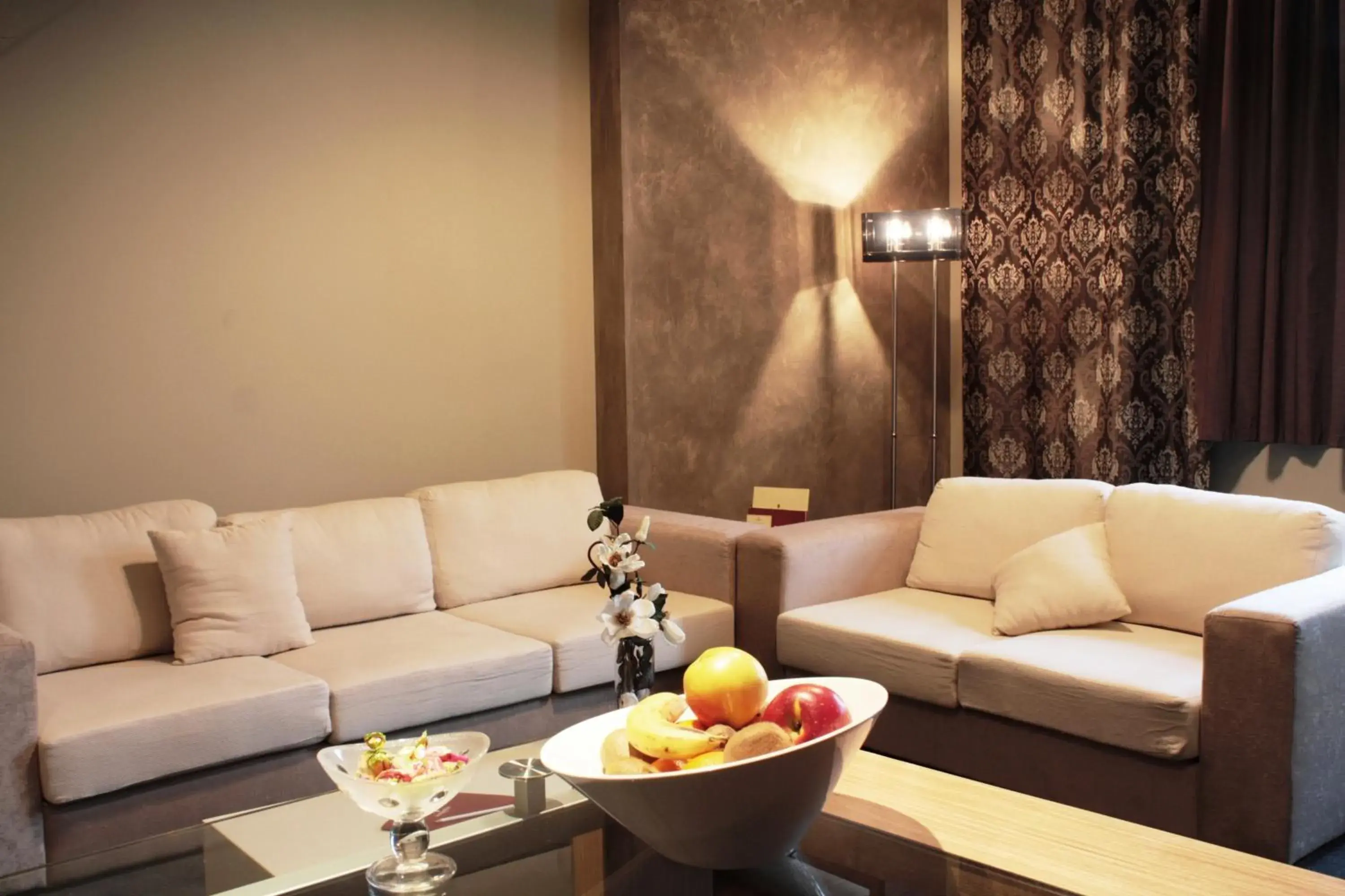 One-Bedroom Suite - Free Pool & Gym in Cosmopolitan Hotel & Wellness One-Bedroom Suite - Free Pool & Gym in Cosmopolitan Hotel & Wellness