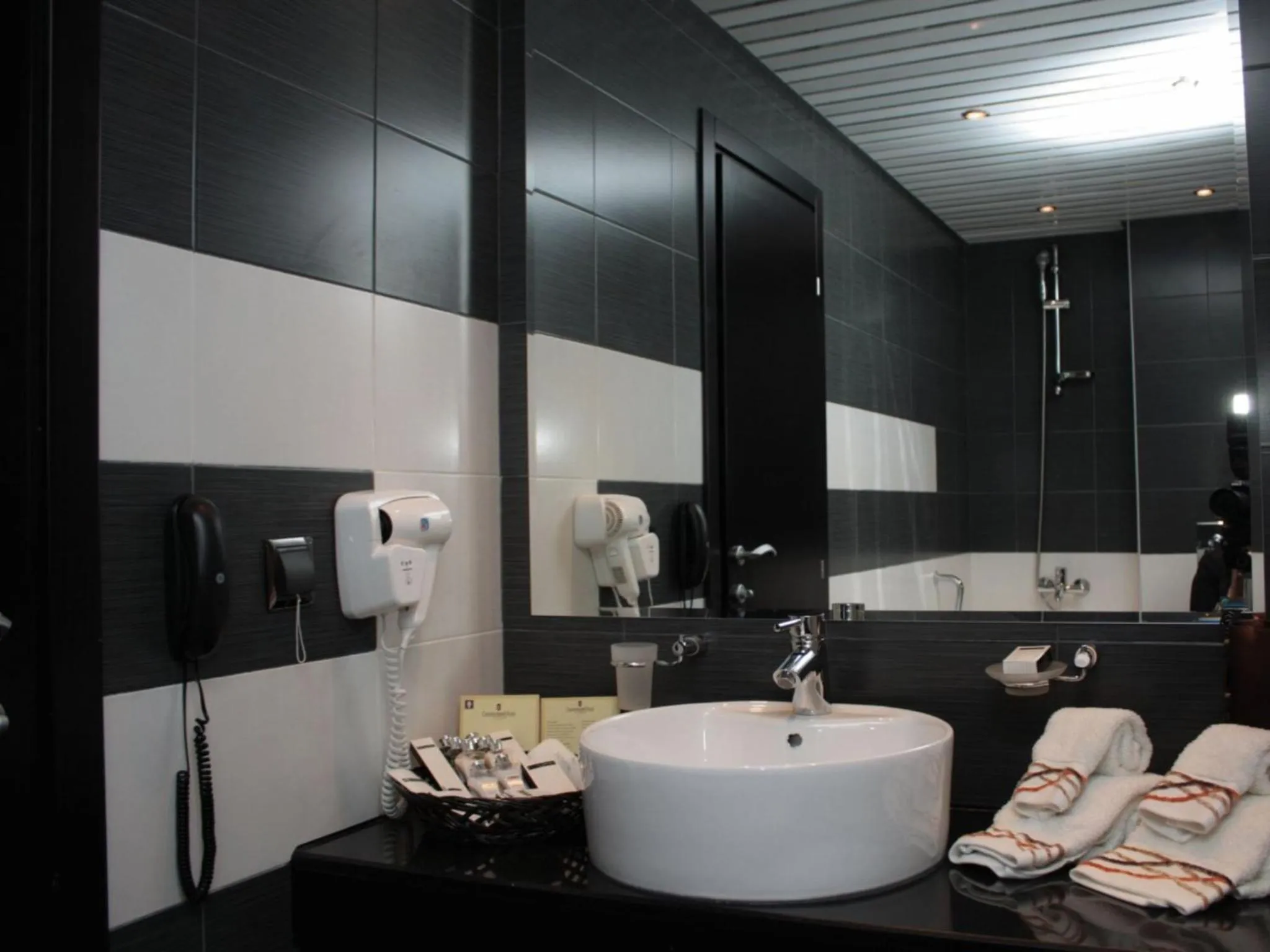 Bathroom in Cosmopolitan Hotel & Wellness