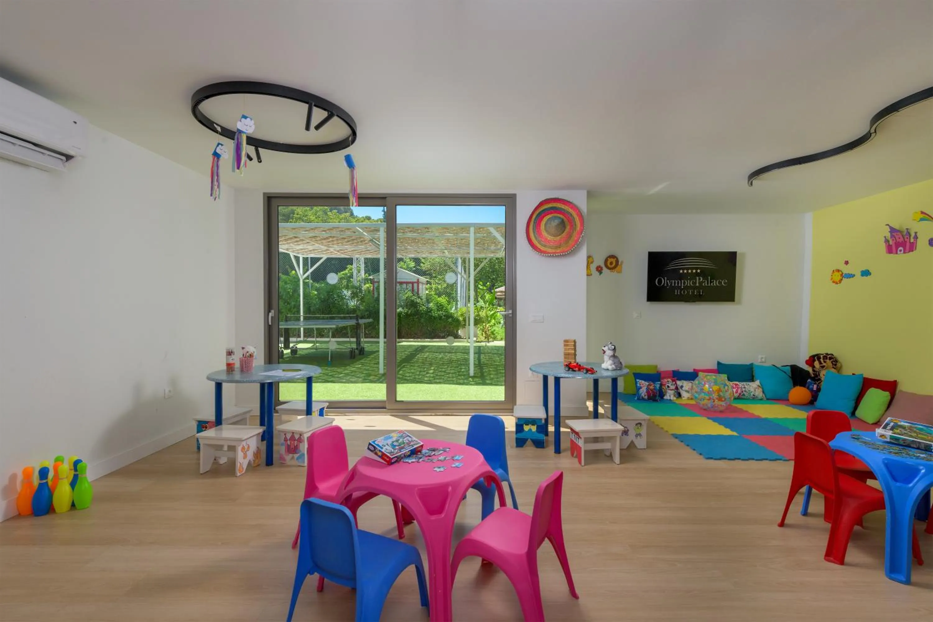 Kids's club in Olympic Palace Hotel