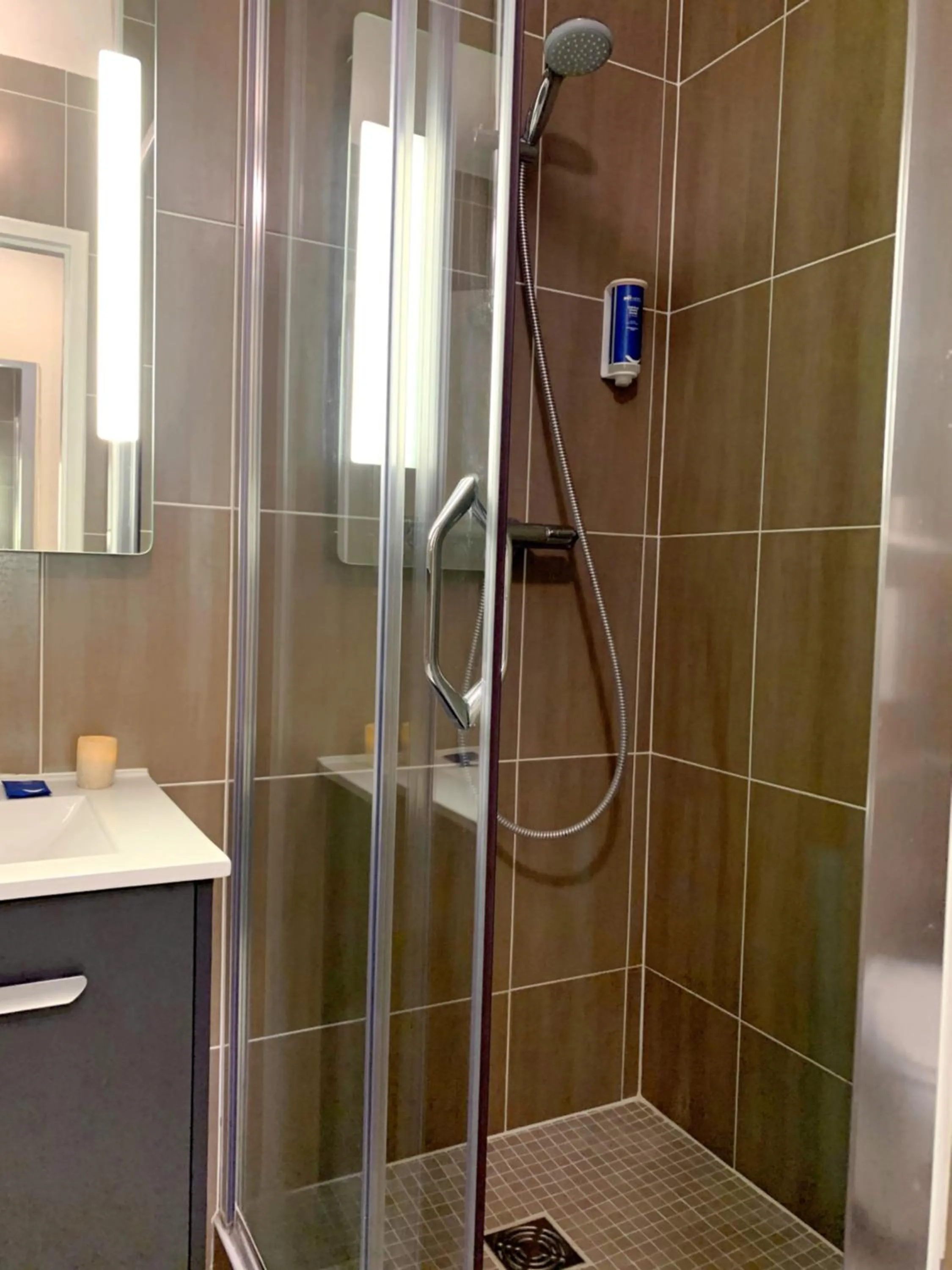 Bathroom in Hôtel Causse Comtal Rodez, The Originals Relais