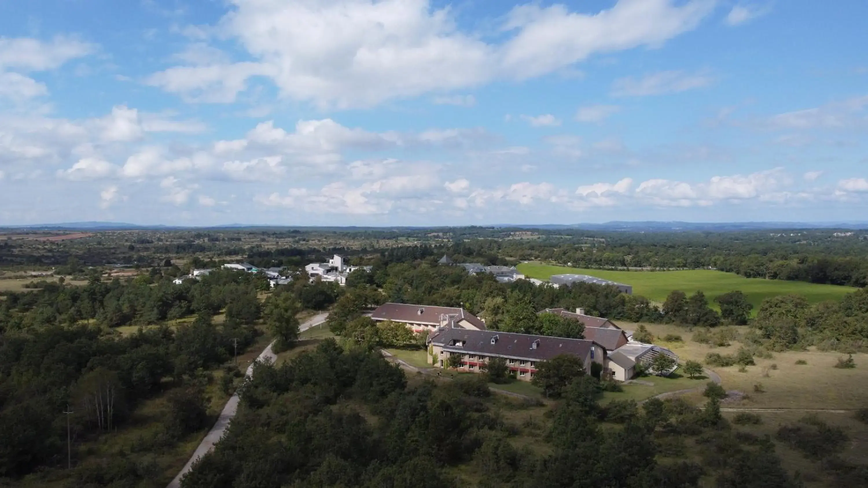 Property building in Hôtel Causse Comtal Rodez, The Originals Relais Property building in Hôtel Causse Comtal Rodez, The Originals Relais