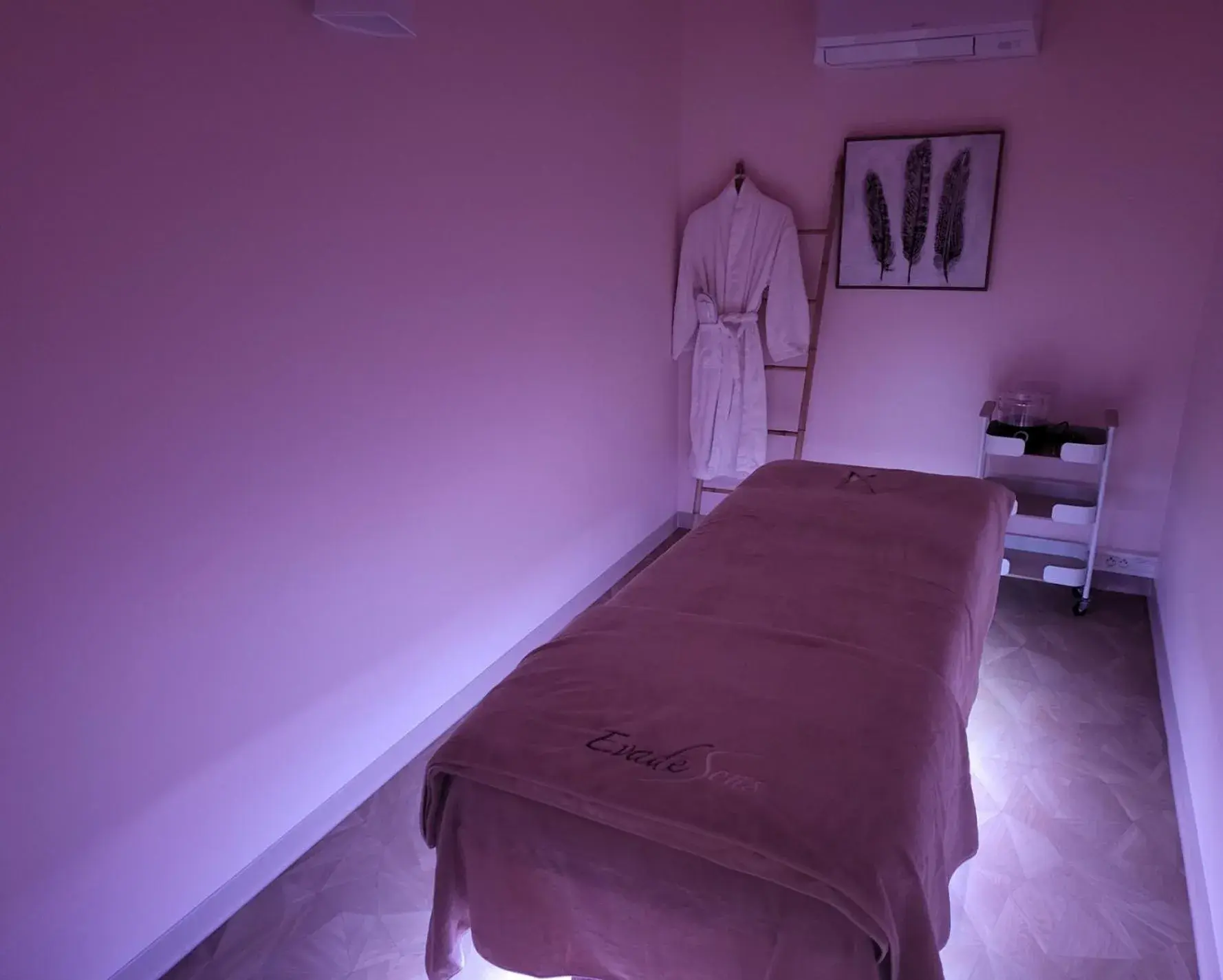 Spa and wellness centre/facilities, Bed in Hôtel Causse Comtal Rodez, The Originals Relais Spa and wellness centre/facilities, Bed in Hôtel Causse Comtal Rodez, The Originals Relais