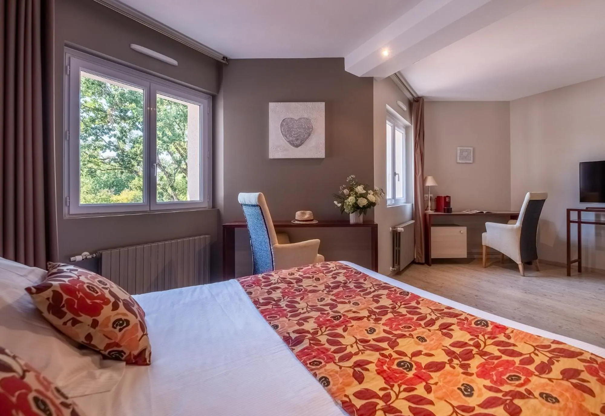 Photo of the whole room, Bed in Hôtel Causse Comtal Rodez, The Originals Relais