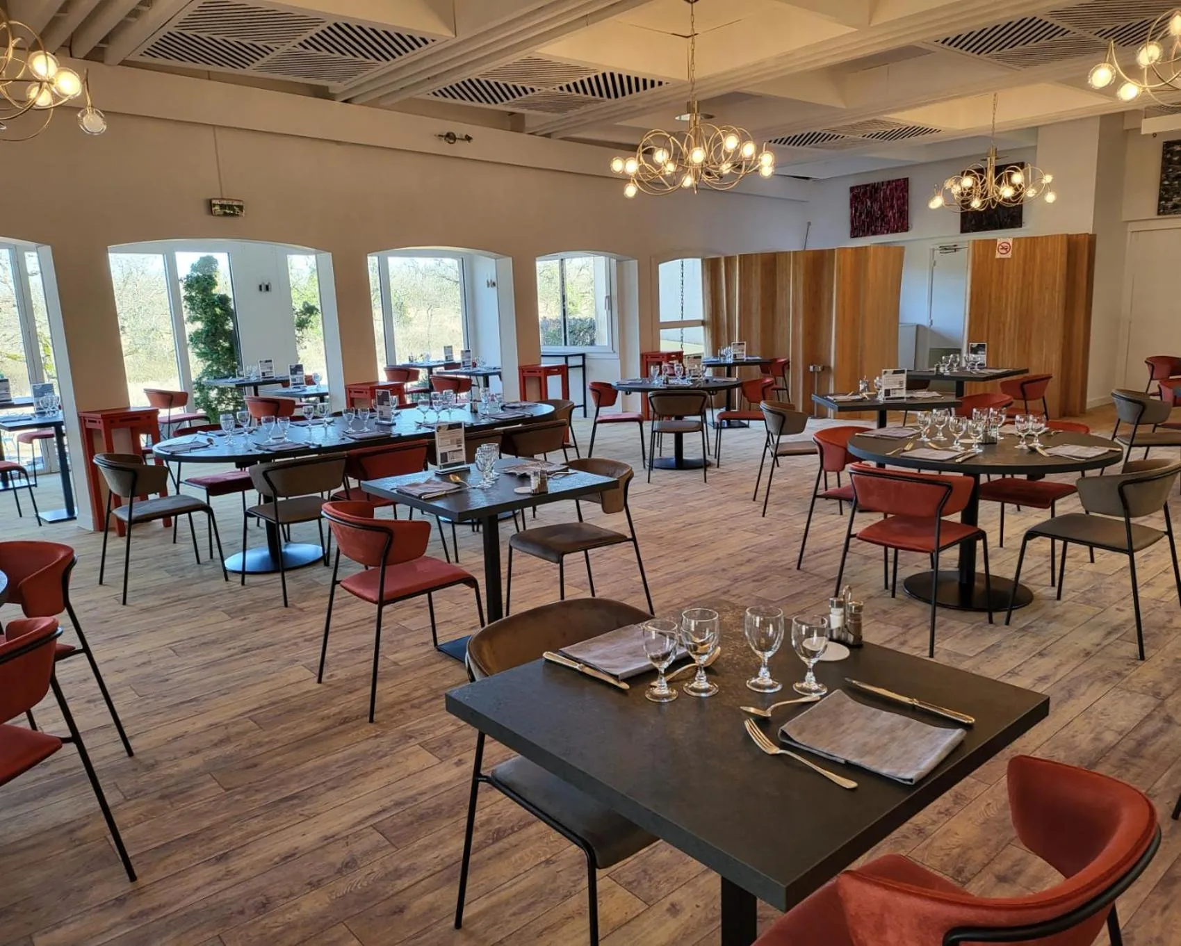 Restaurant/places to eat in Hôtel Causse Comtal Rodez, The Originals Relais