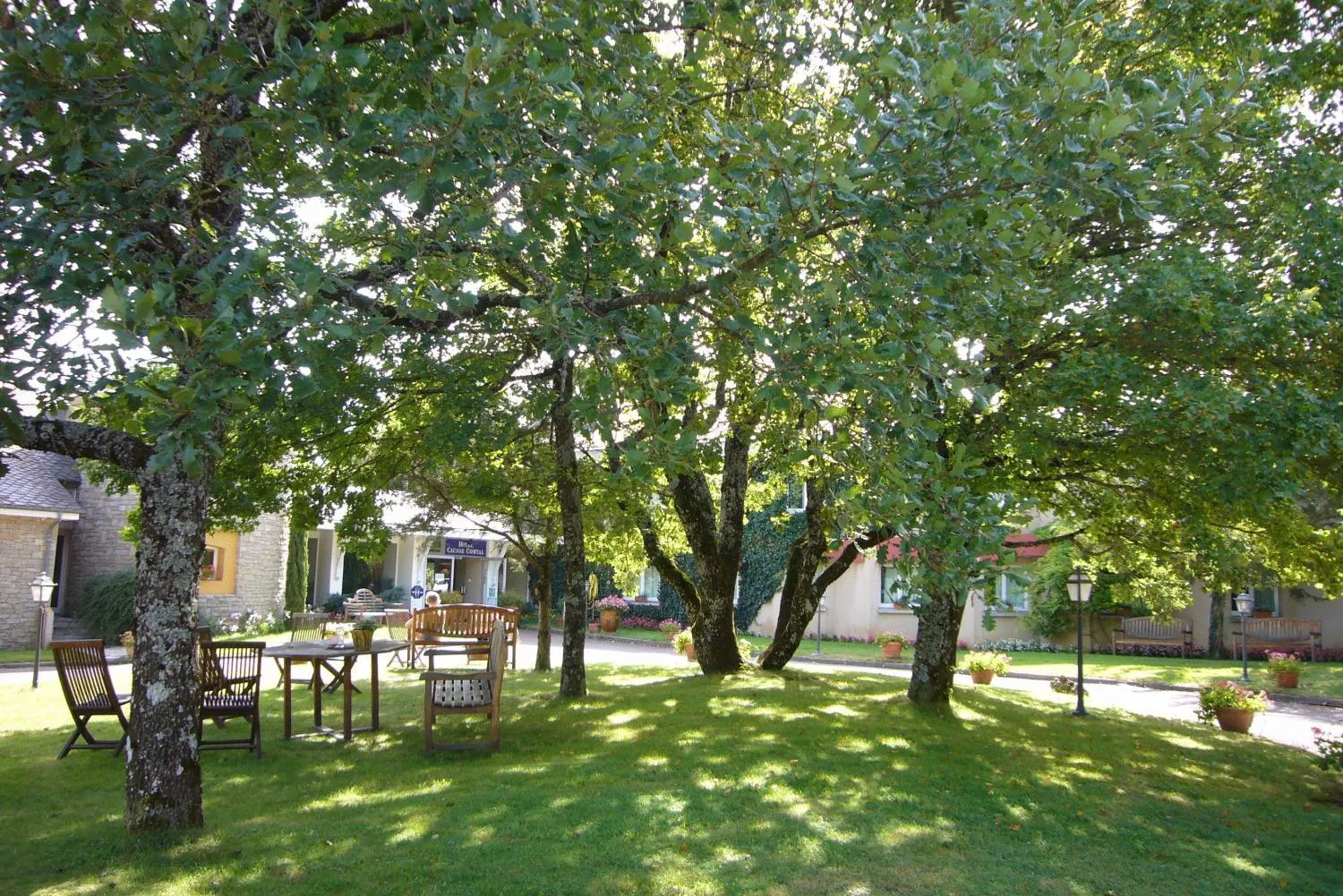 Patio in Hôtel Causse Comtal Rodez, The Originals Relais