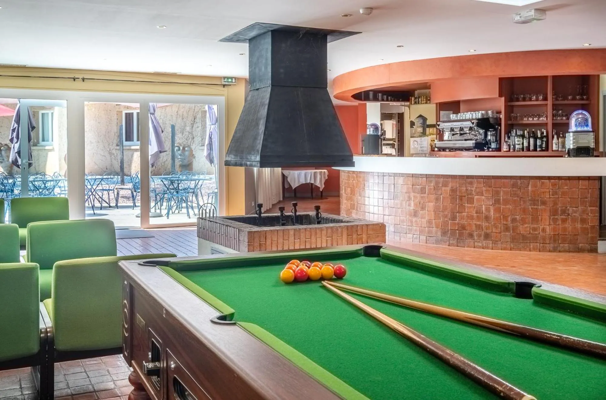 Billiard in Hôtel Causse Comtal Rodez, The Originals Relais