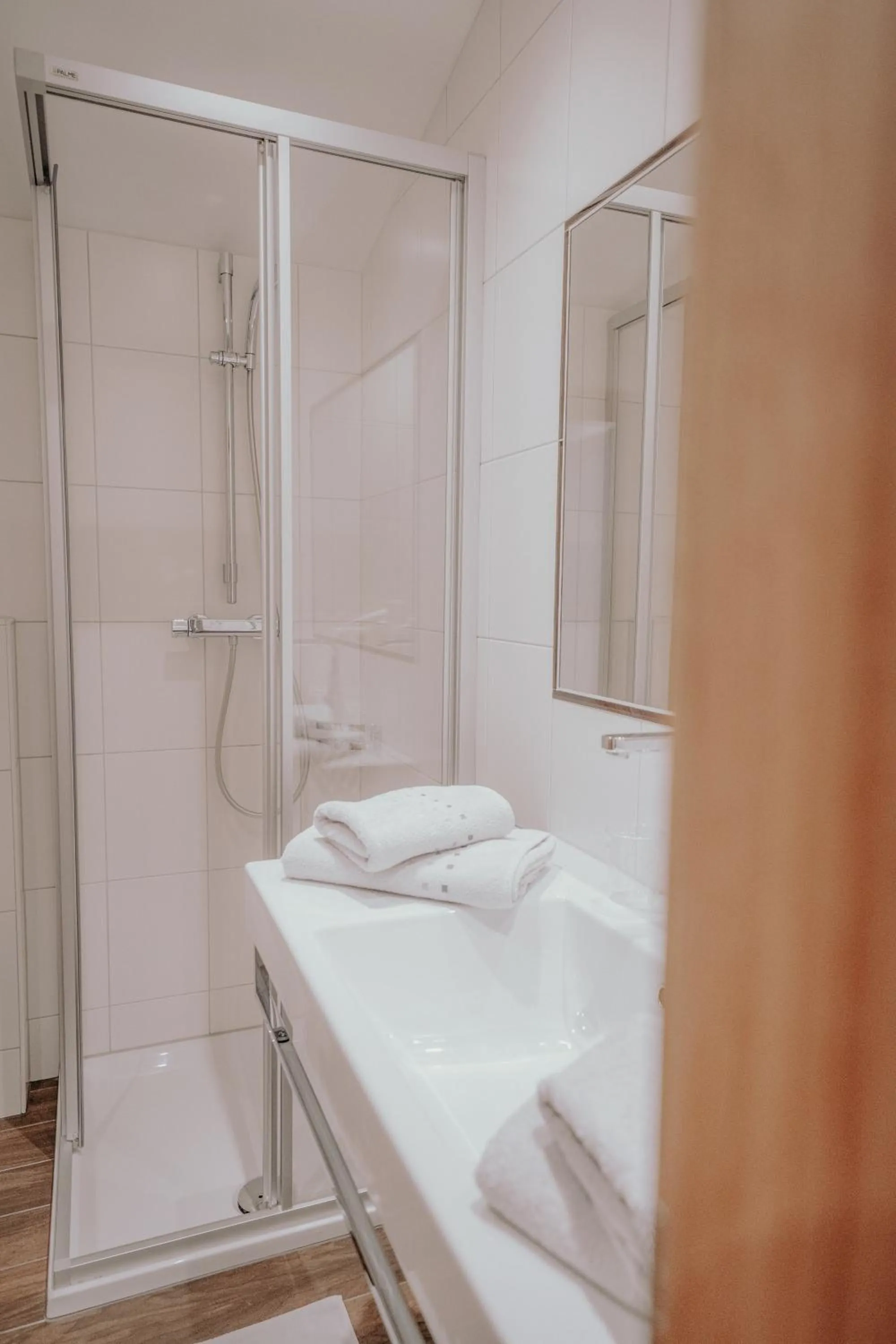 Shower in Frühstückspension Friedheim