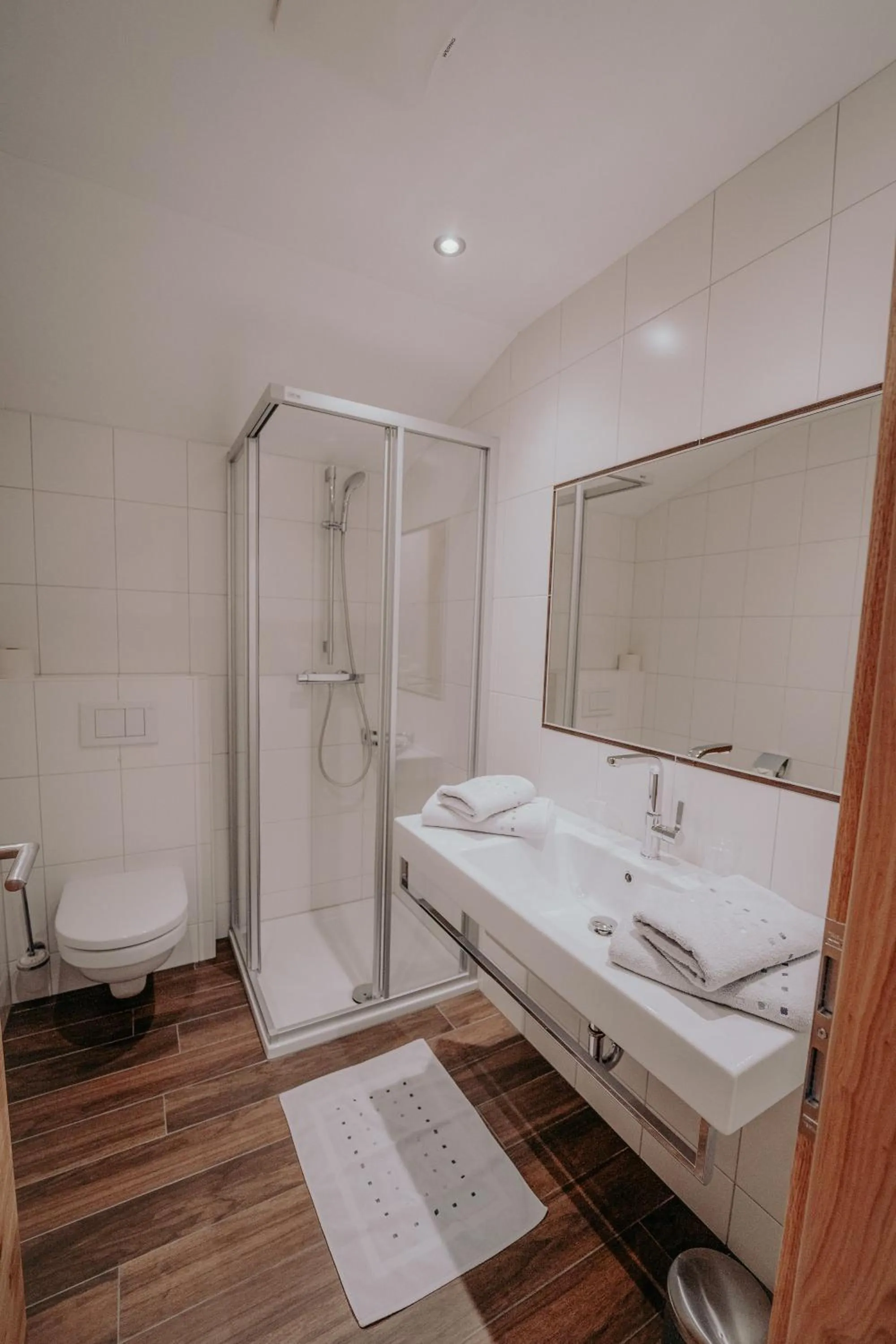 Shower in Frühstückspension Friedheim