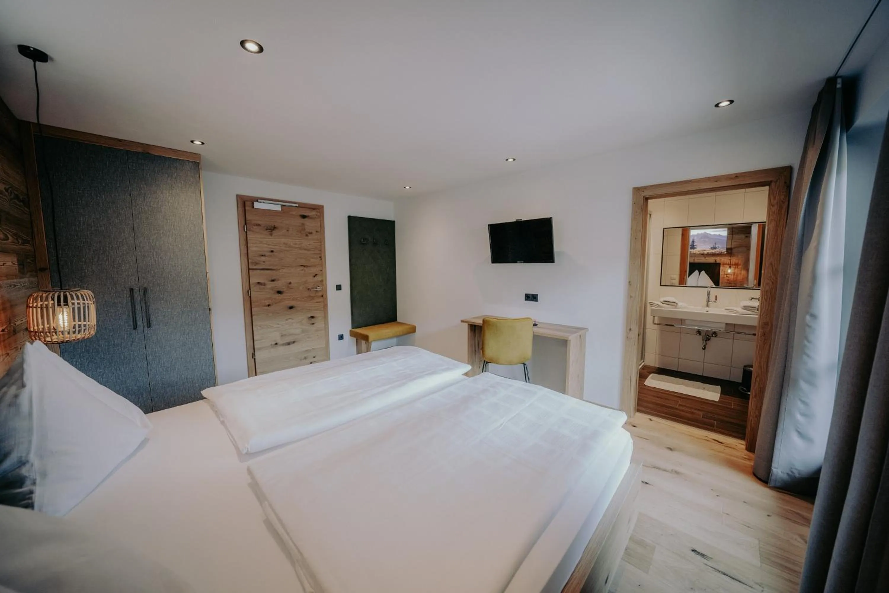 TV and multimedia, Bed in Frühstückspension Friedheim