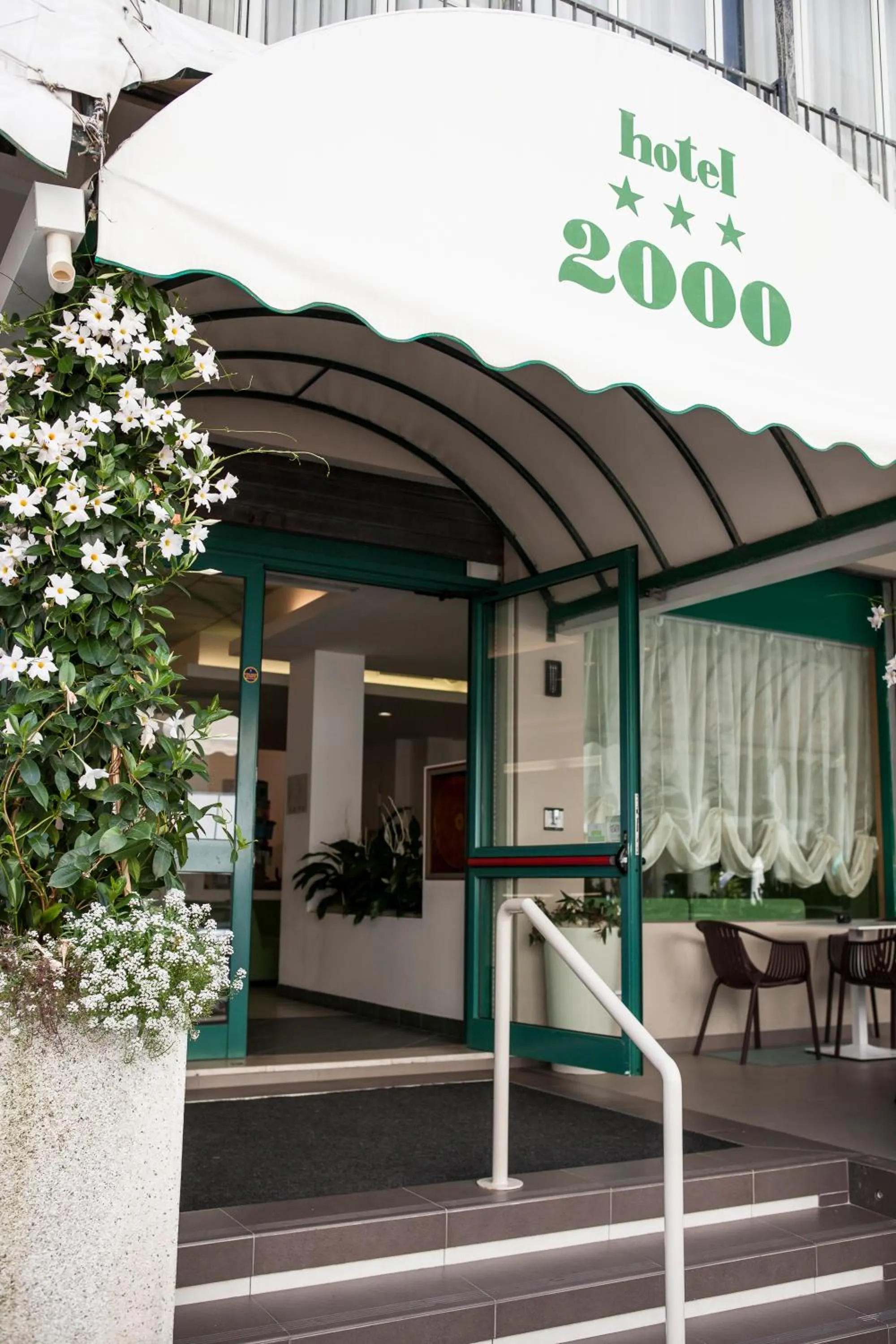 Facade/entrance in Hotel 2000