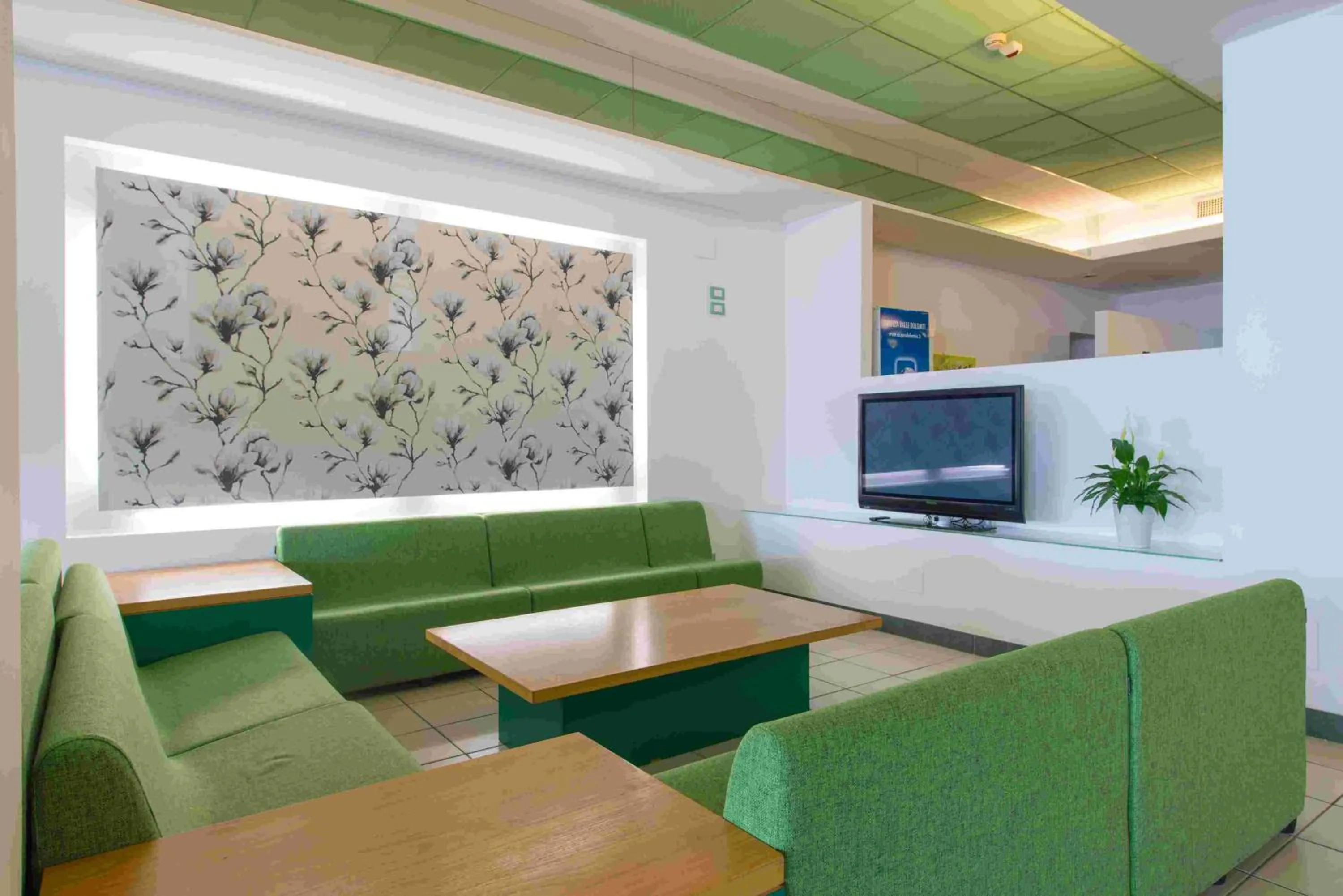 Communal lounge/ TV room in Hotel 2000