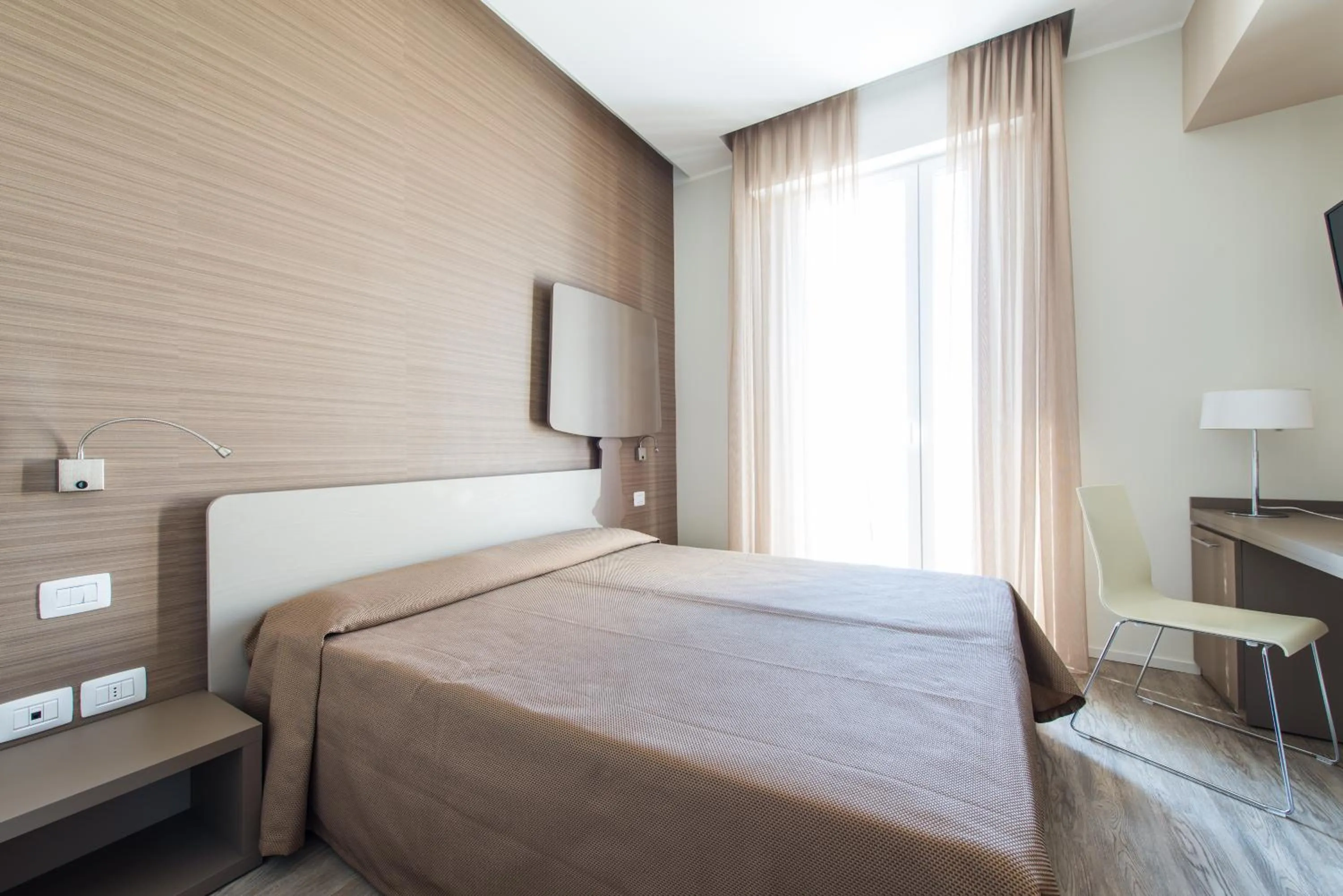 Photo of the whole room, Bed in Hotel 2000