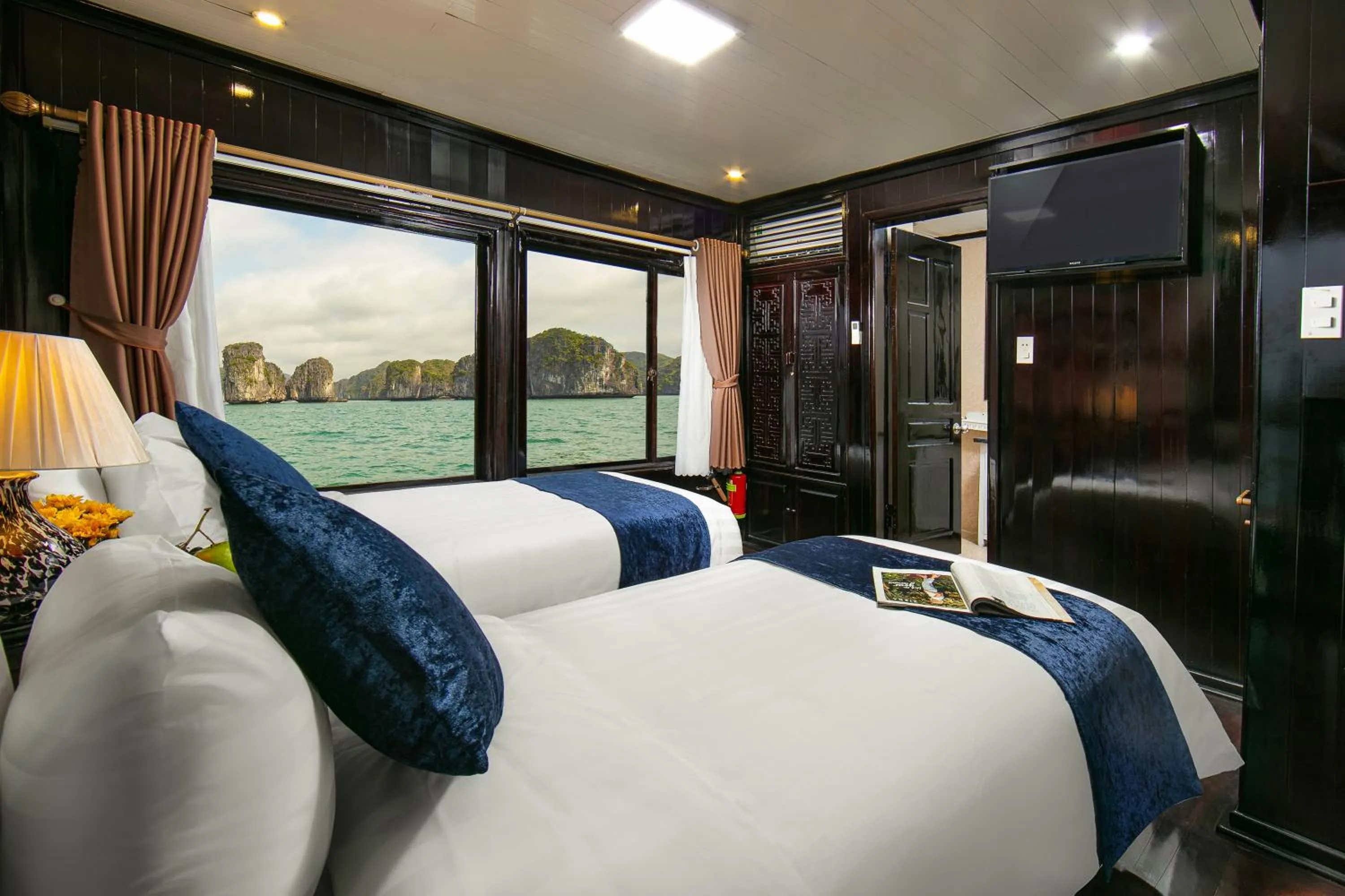 Bedroom, Bed in Fantasea Imperial Cruise