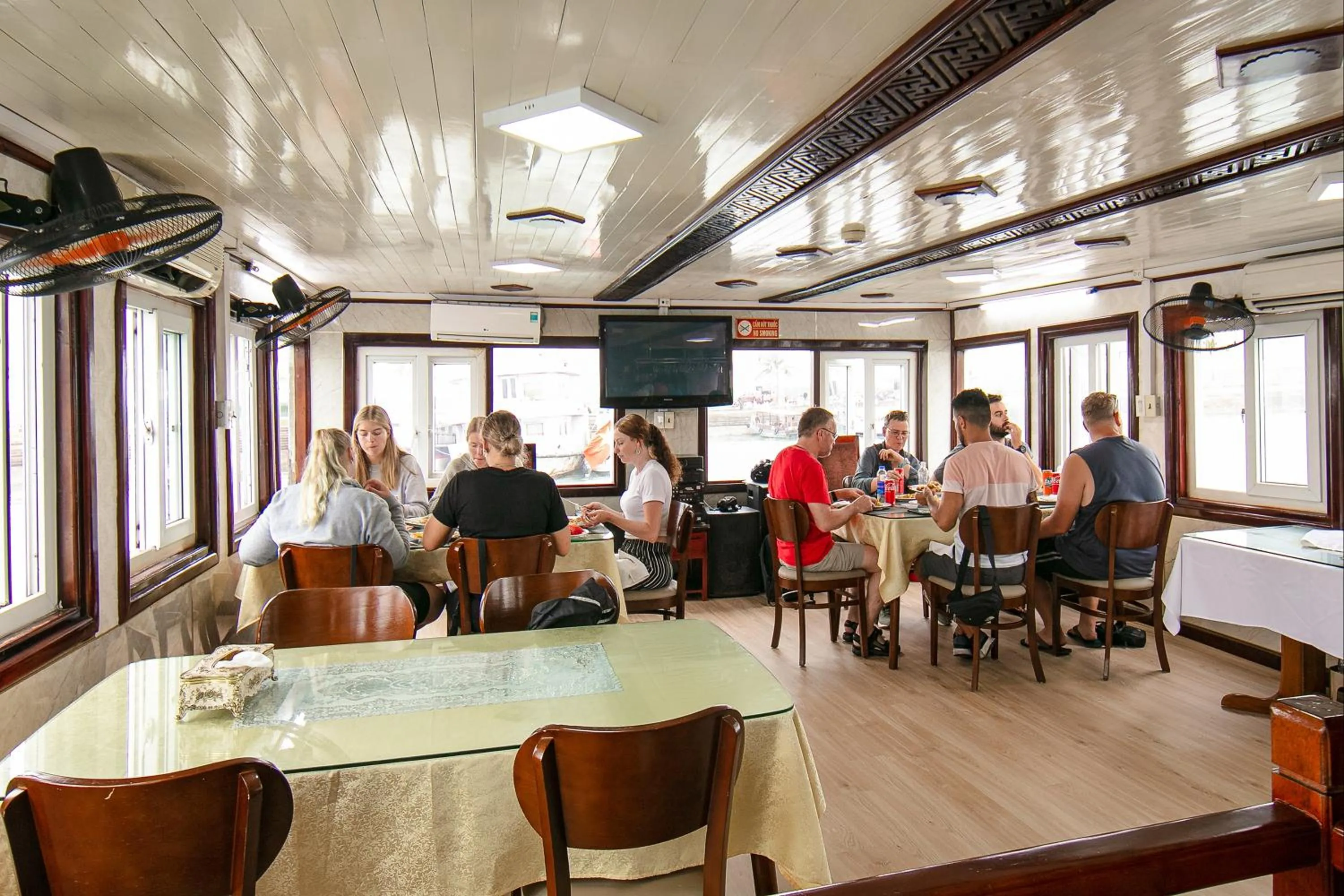 Restaurant/places to eat in Fantasea Imperial Cruise
