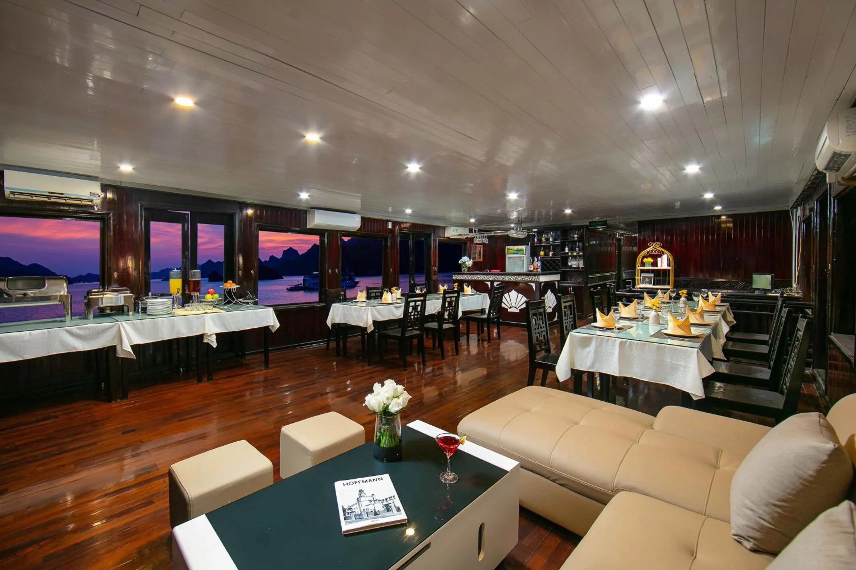 Restaurant/places to eat in Fantasea Imperial Cruise