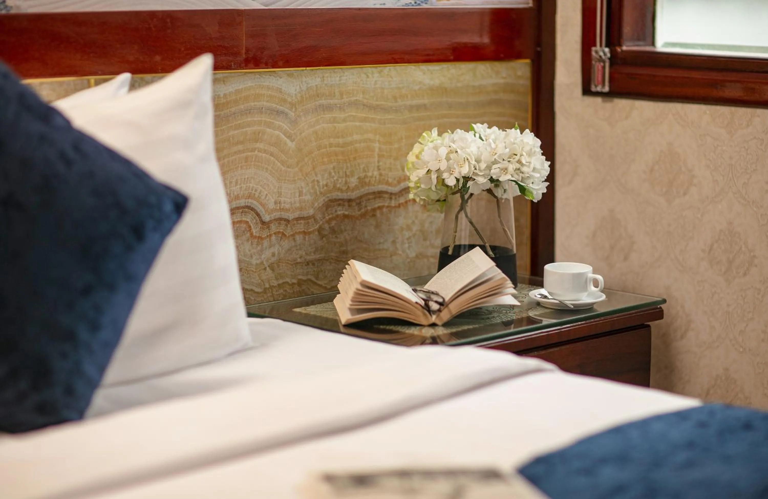 Photo of the whole room, Bed in Fantasea Imperial Cruise