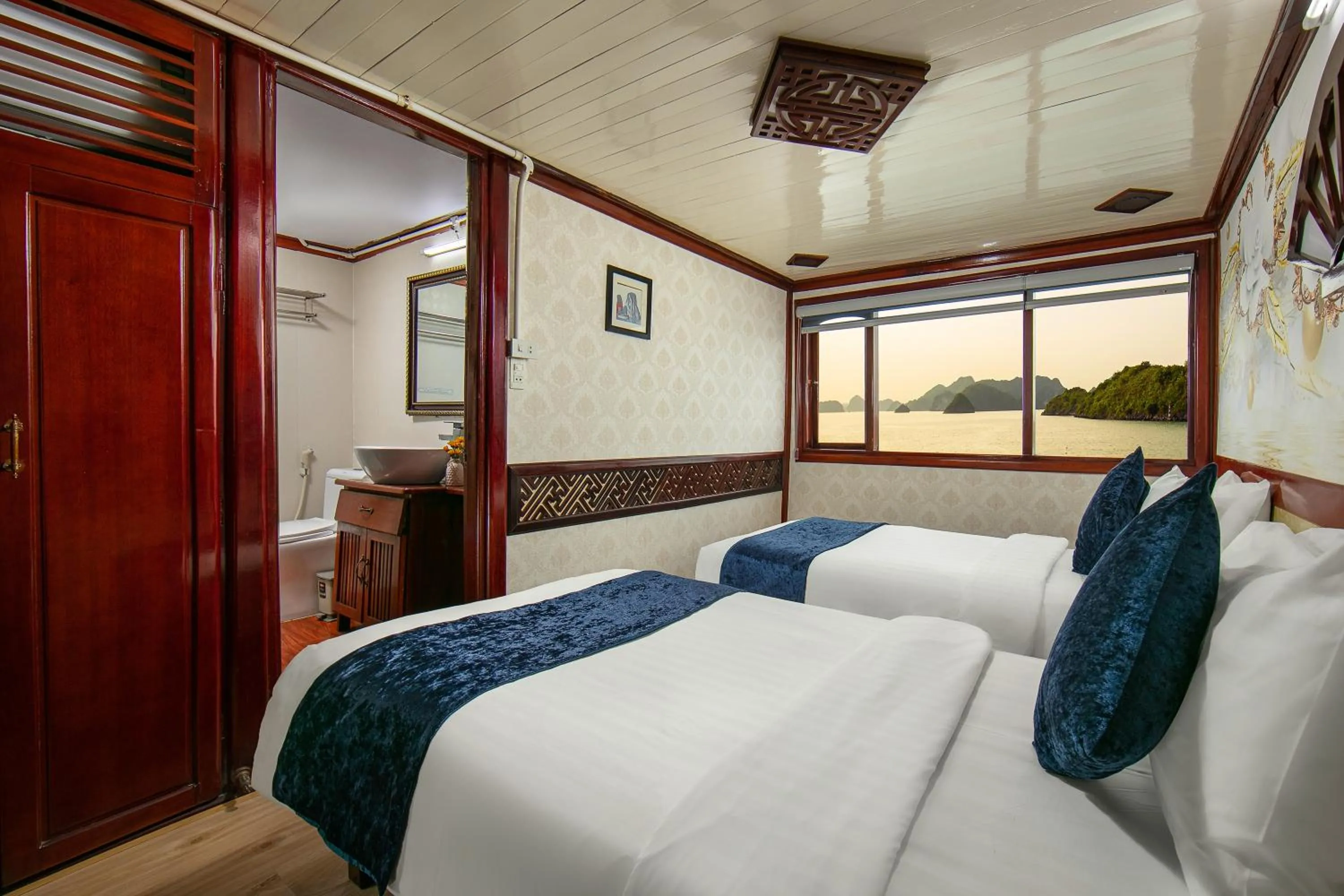 Bedroom, Bed in Fantasea Imperial Cruise