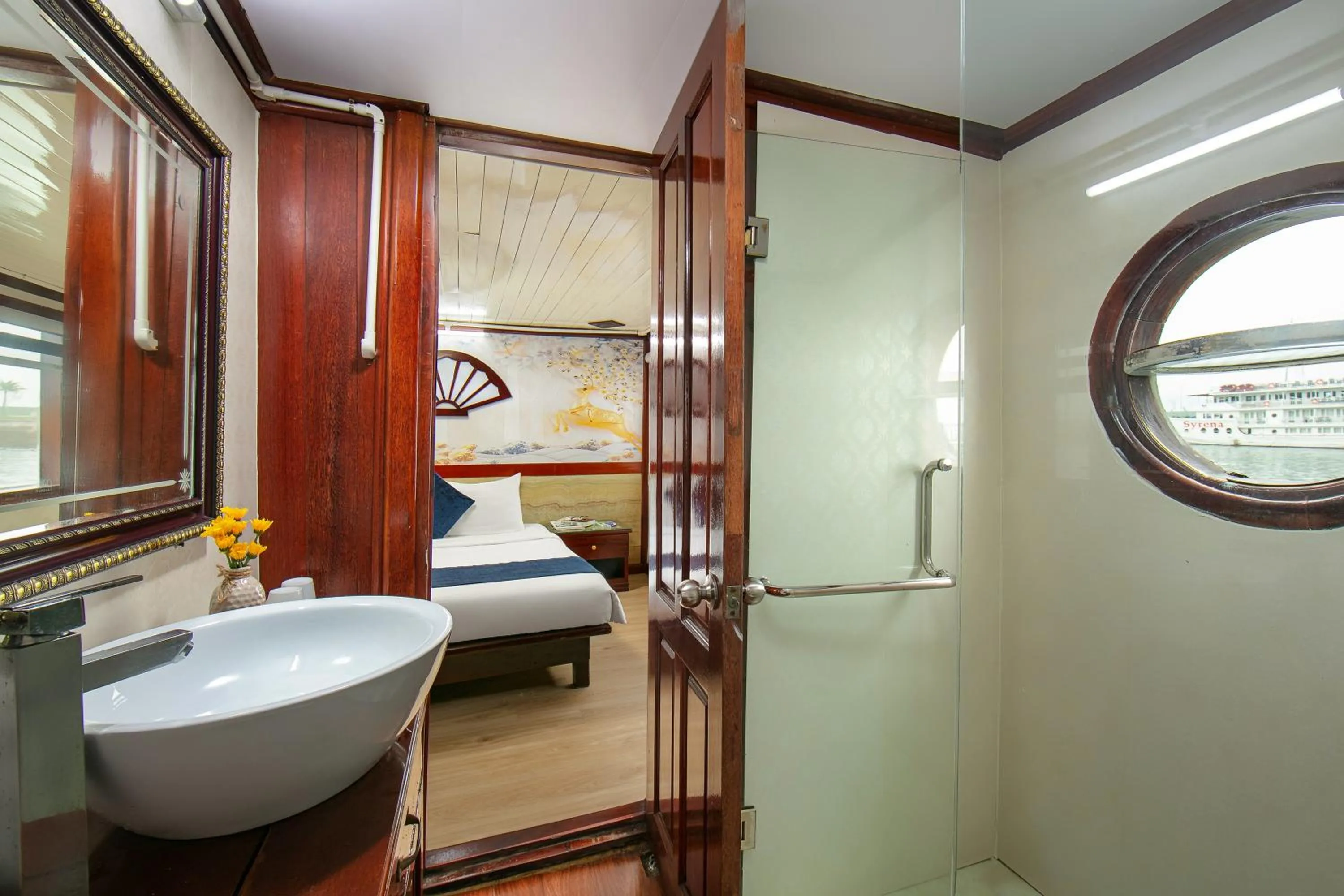 Shower, Bed in Fantasea Imperial Cruise