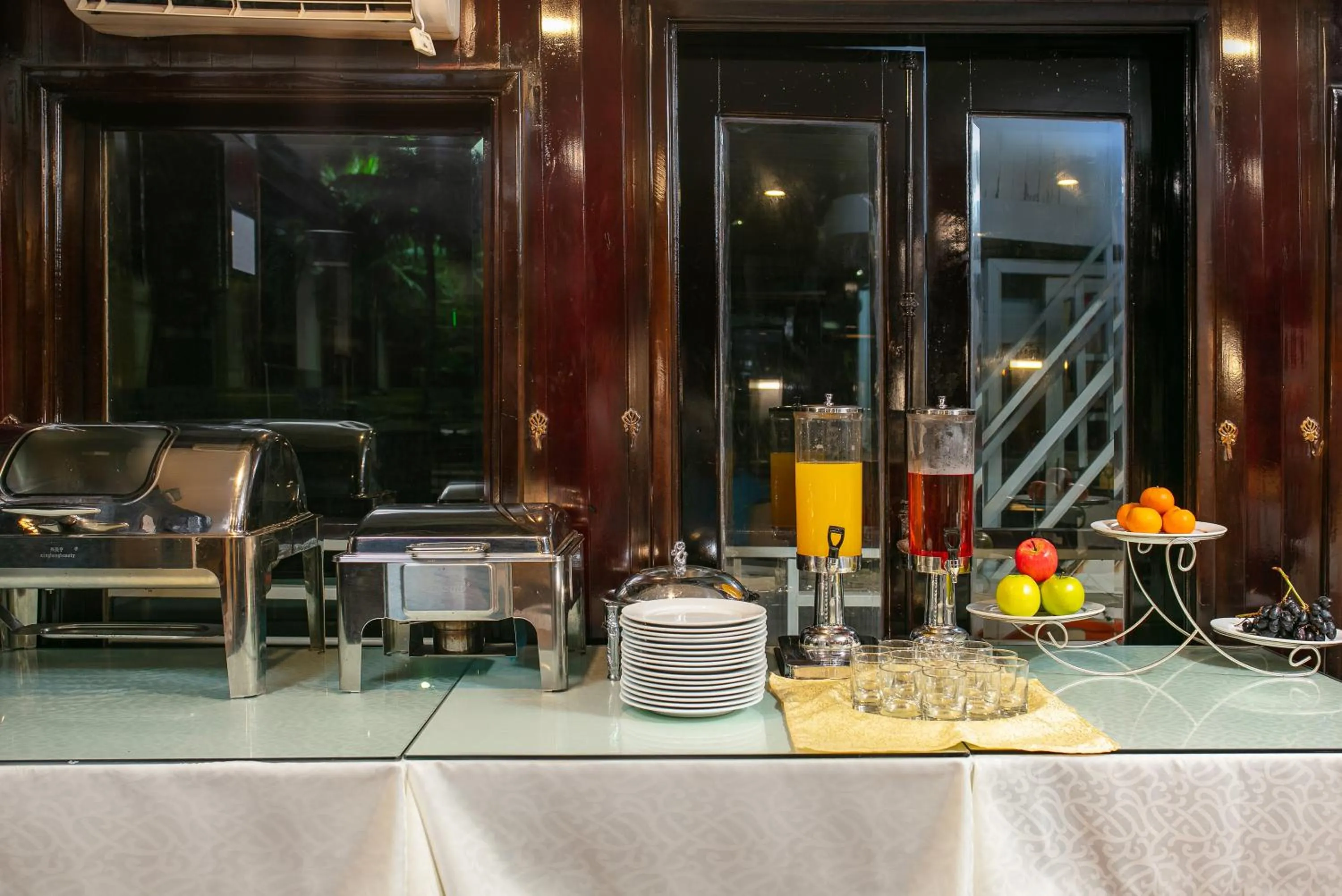 Restaurant/places to eat in Fantasea Imperial Cruise