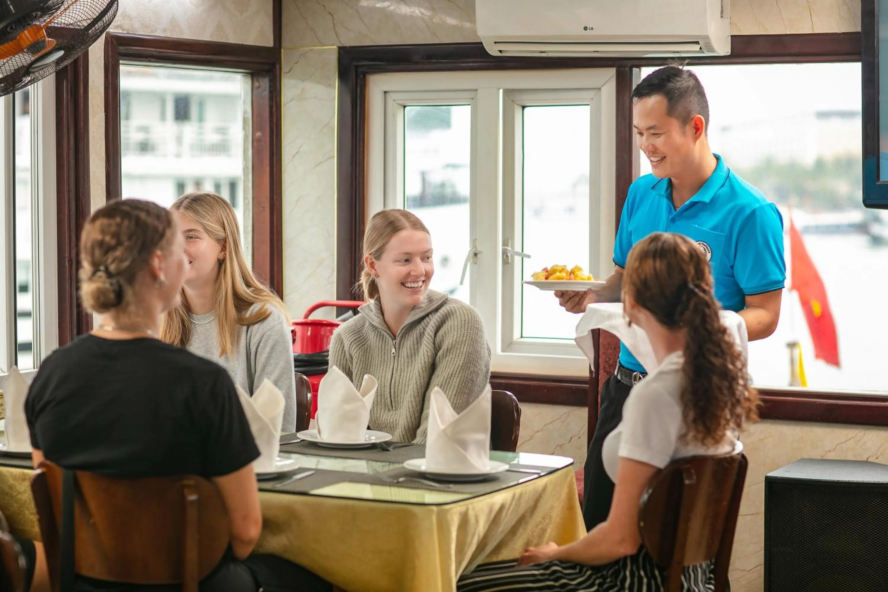 Restaurant/places to eat in Fantasea Imperial Cruise