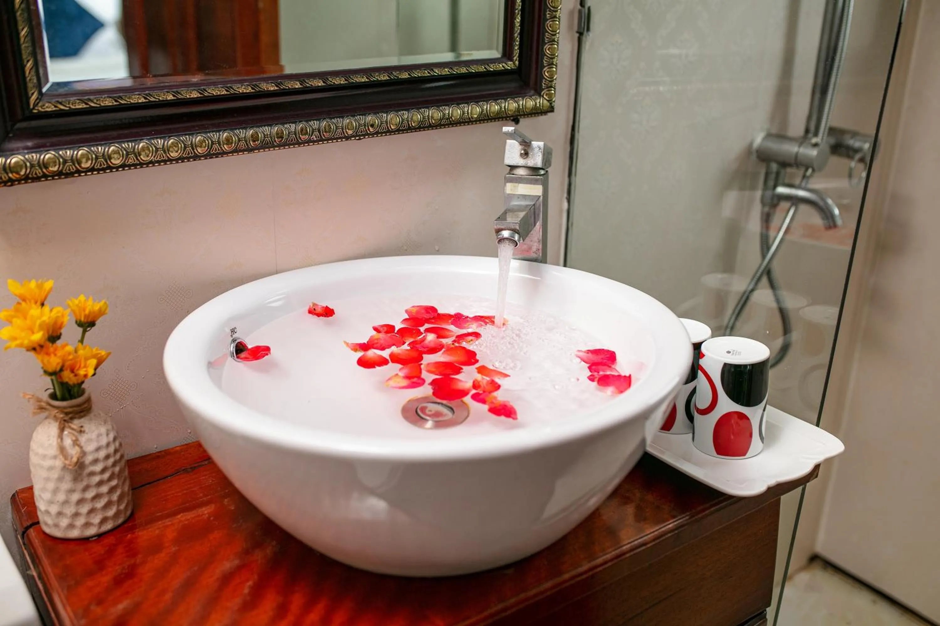 Shower in Fantasea Imperial Cruise