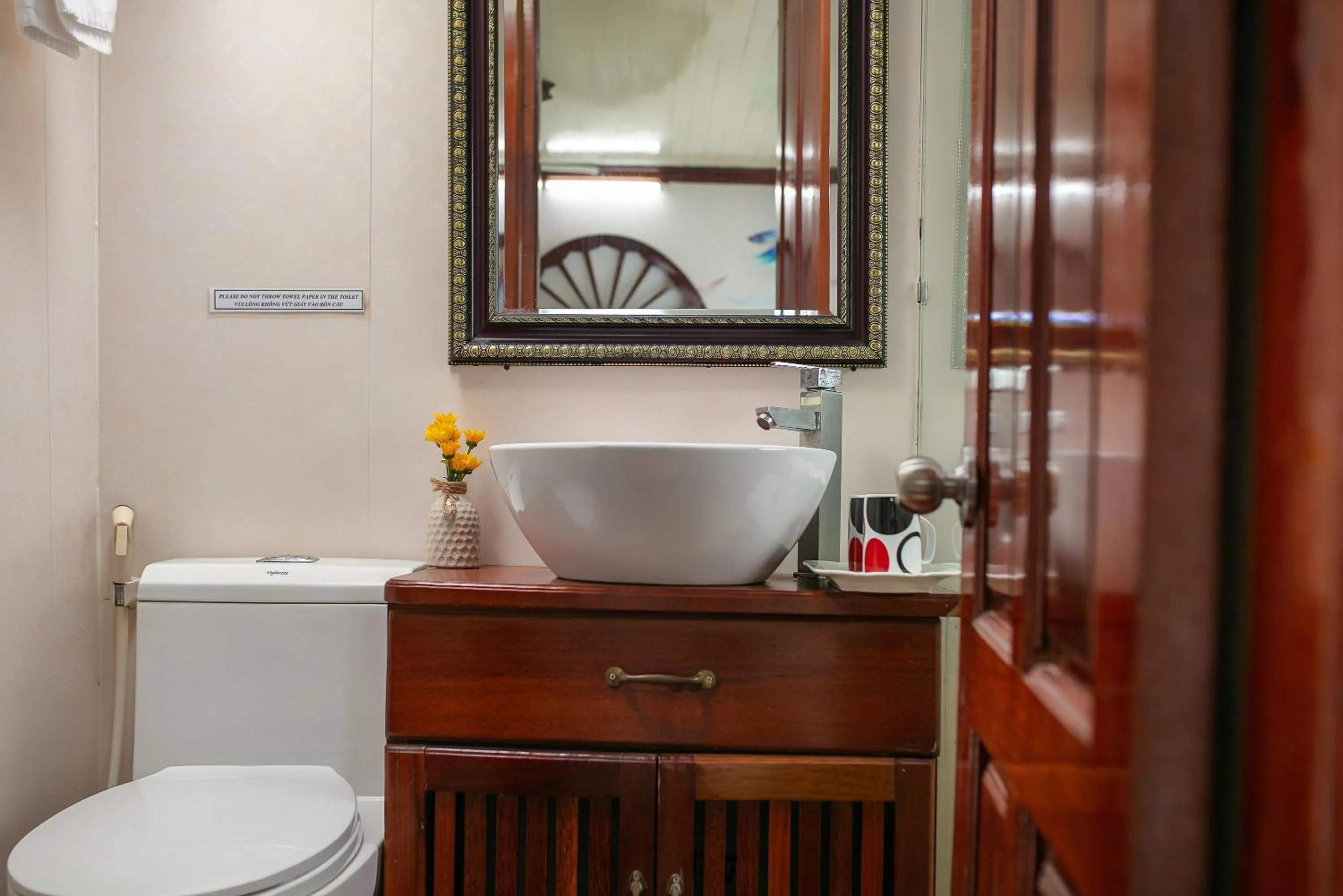 Shower in Fantasea Imperial Cruise