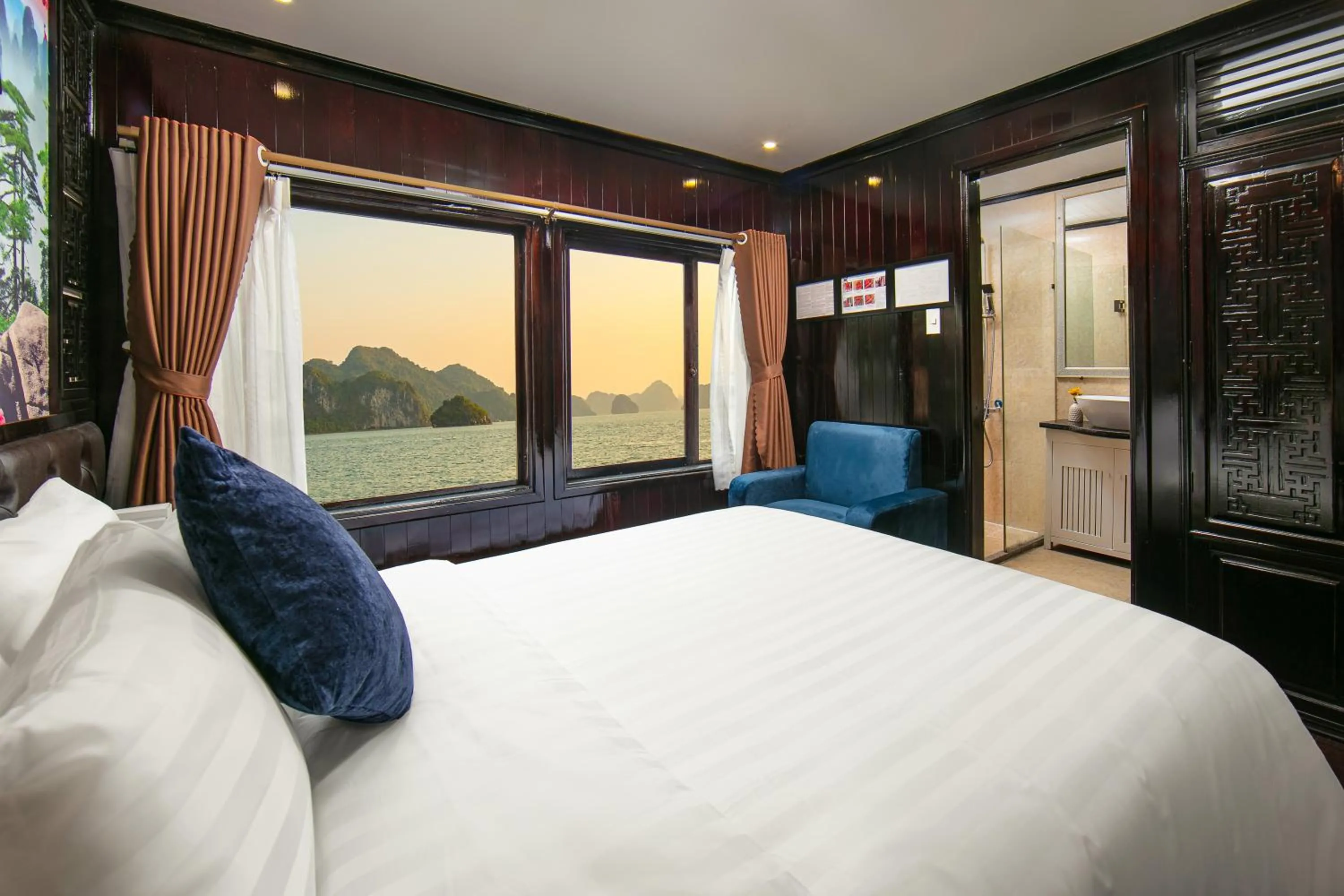 Bedroom, Bed in Fantasea Imperial Cruise
