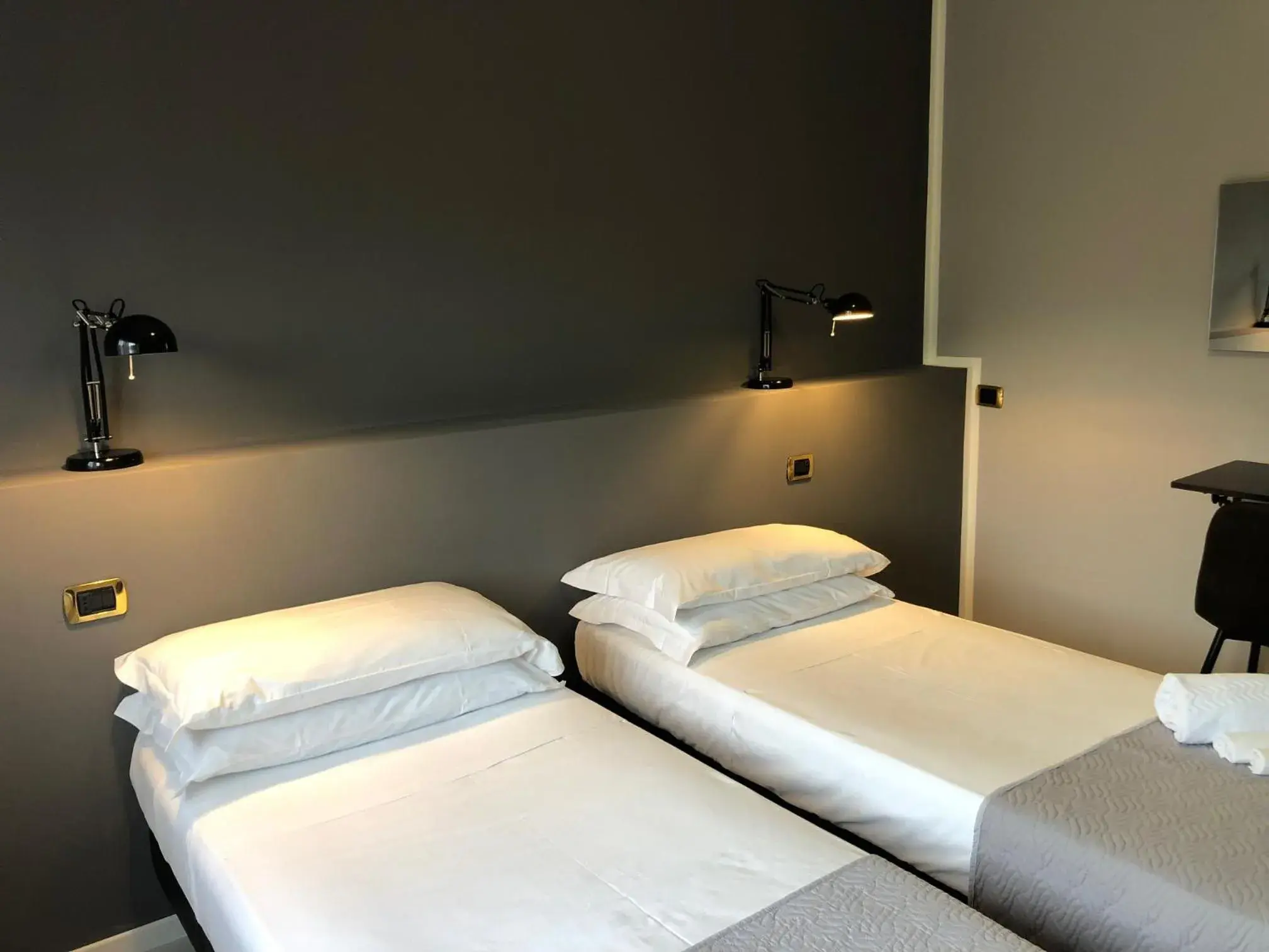 Bed in Hotel Brianza