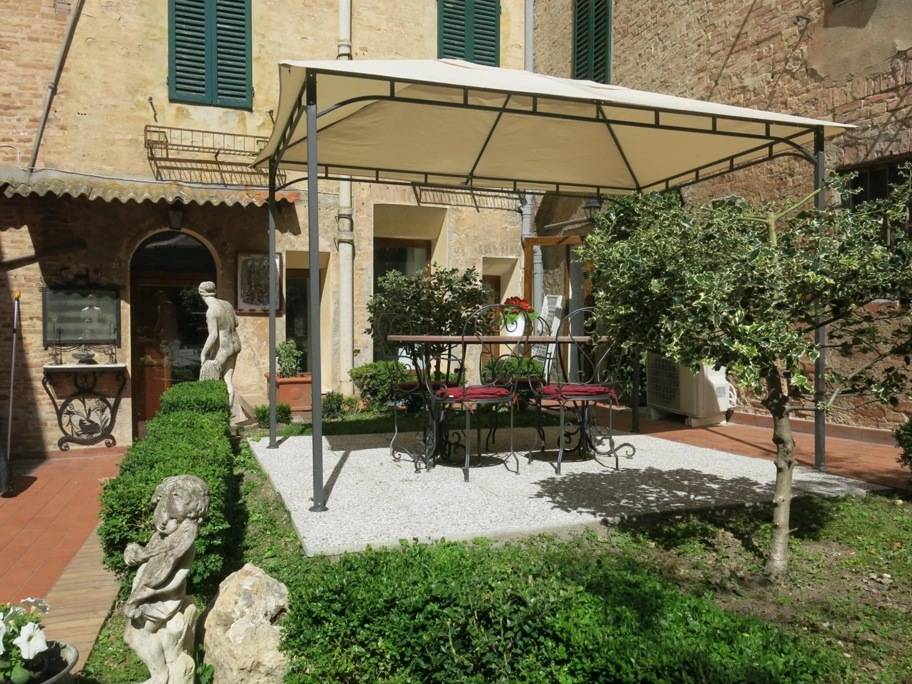 Garden in Piazza Paradiso Accommodation