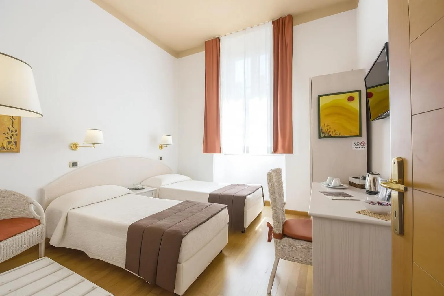 Bed in Piazza Paradiso Accommodation