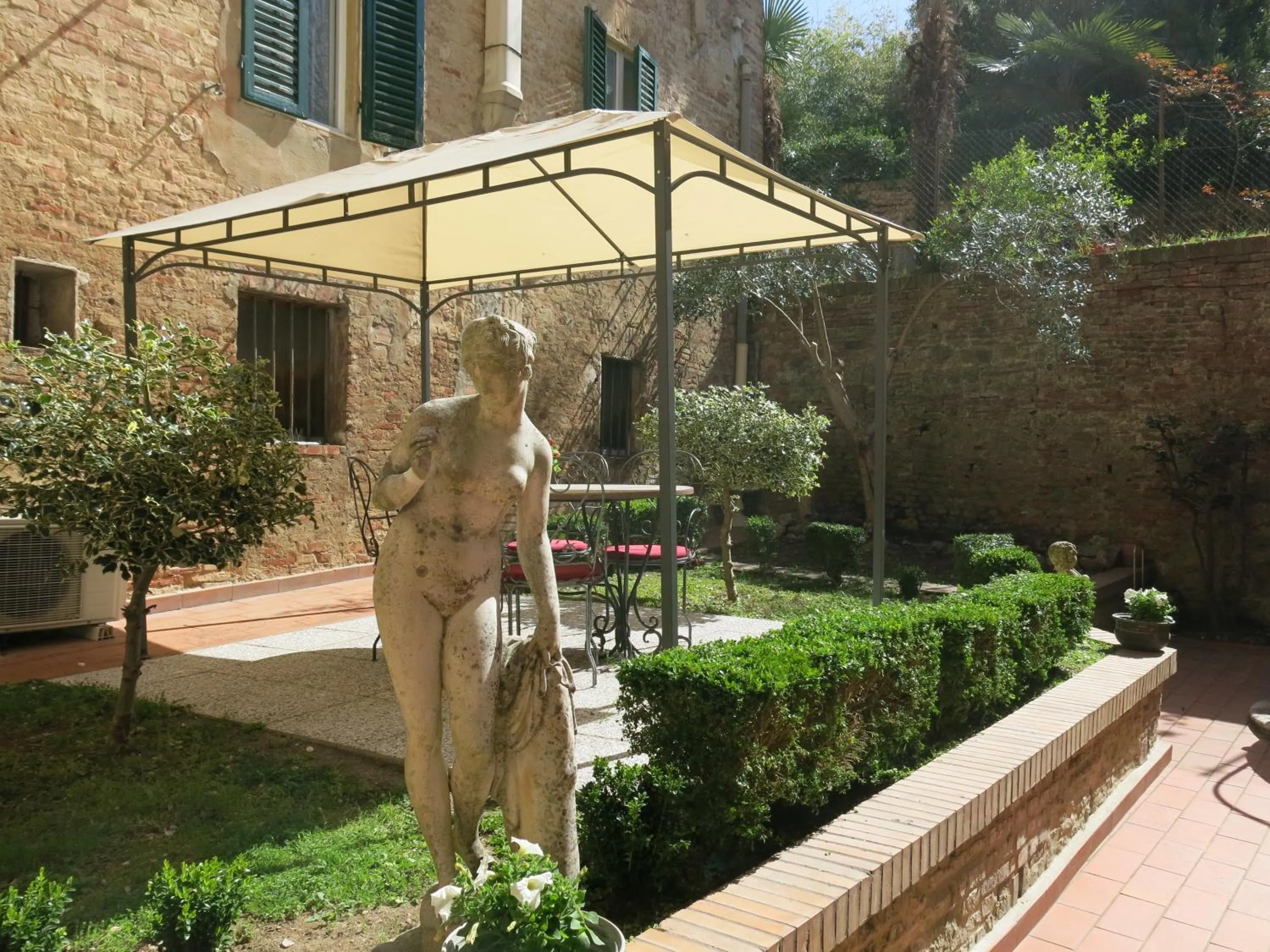 Garden in Piazza Paradiso Accommodation
