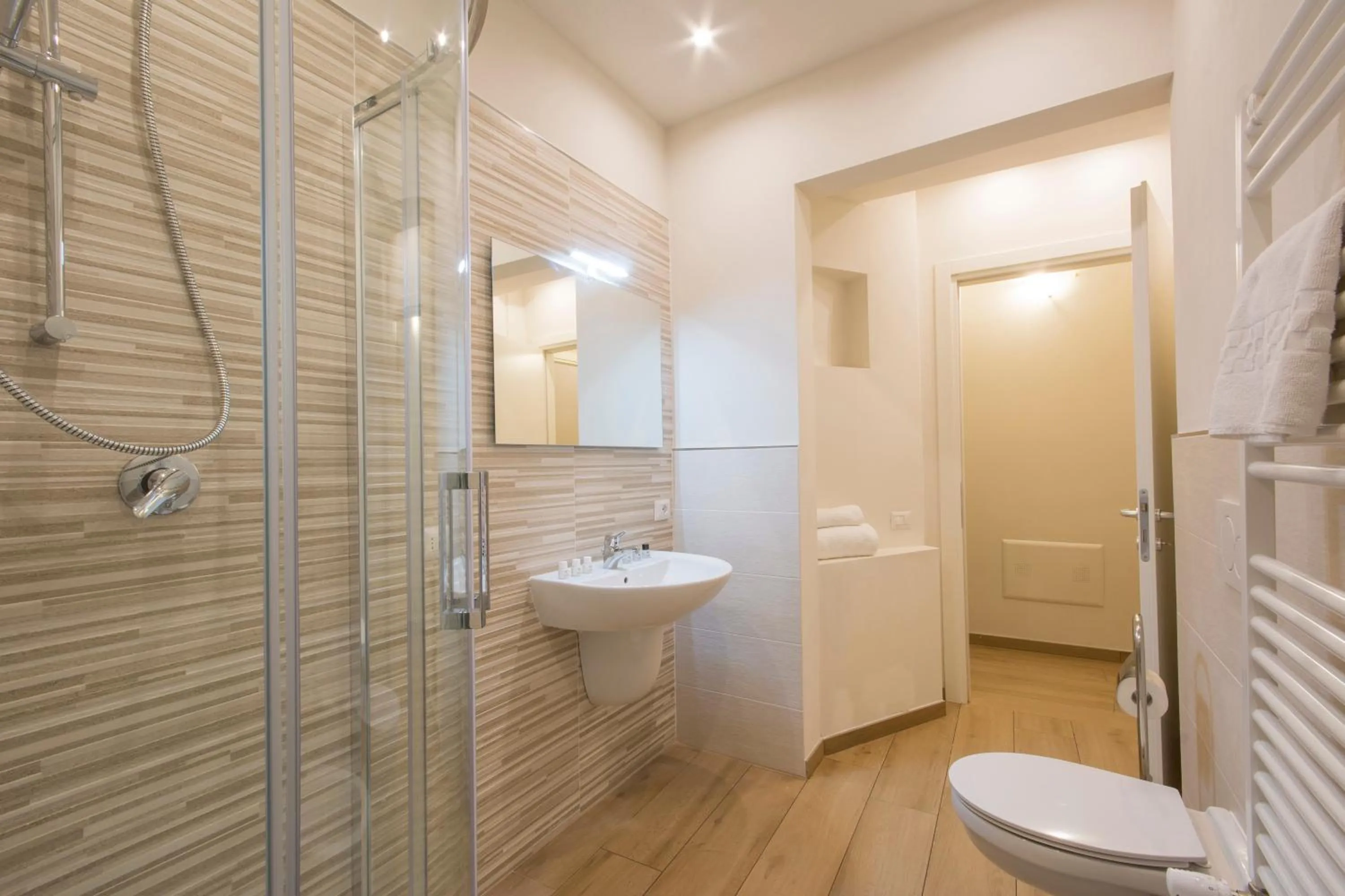 Shower in Piazza Paradiso Accommodation