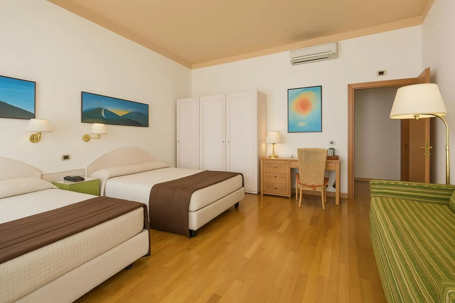 Bed in Piazza Paradiso Accommodation