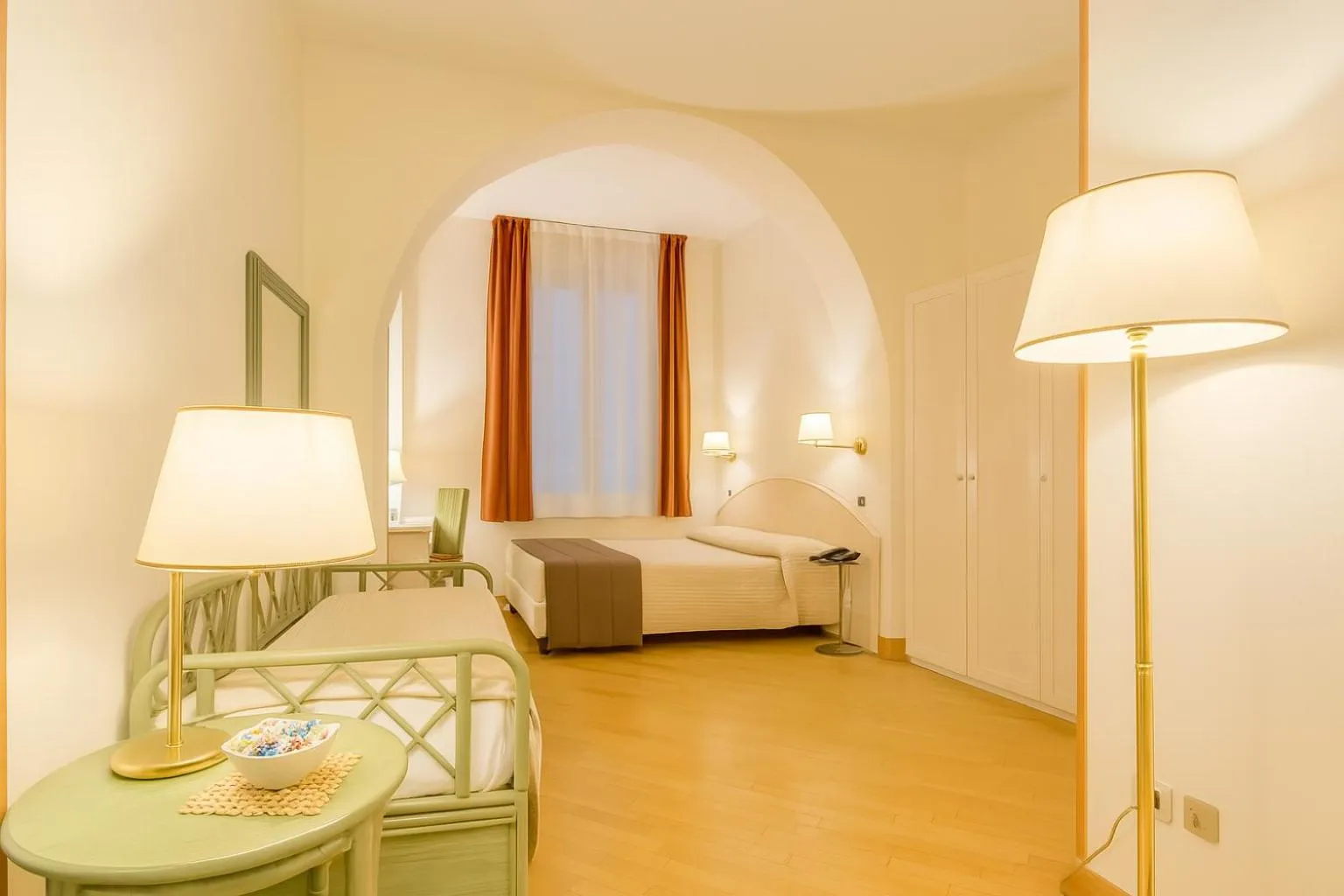 Bed in Piazza Paradiso Accommodation