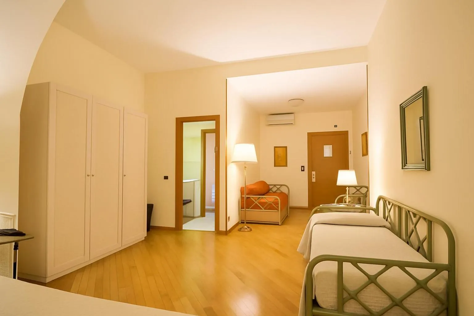 Bed in Piazza Paradiso Accommodation