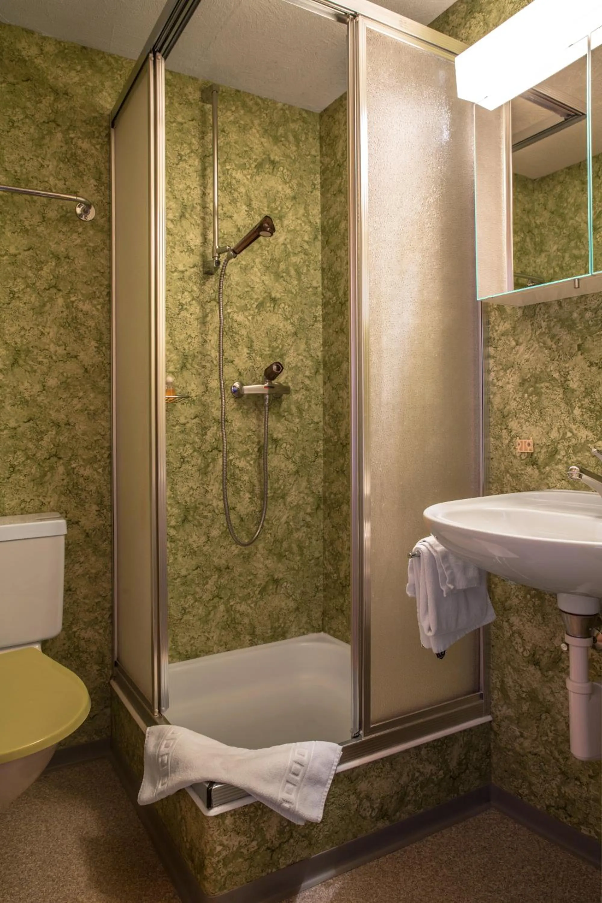 Bathroom in Hotel Burgener