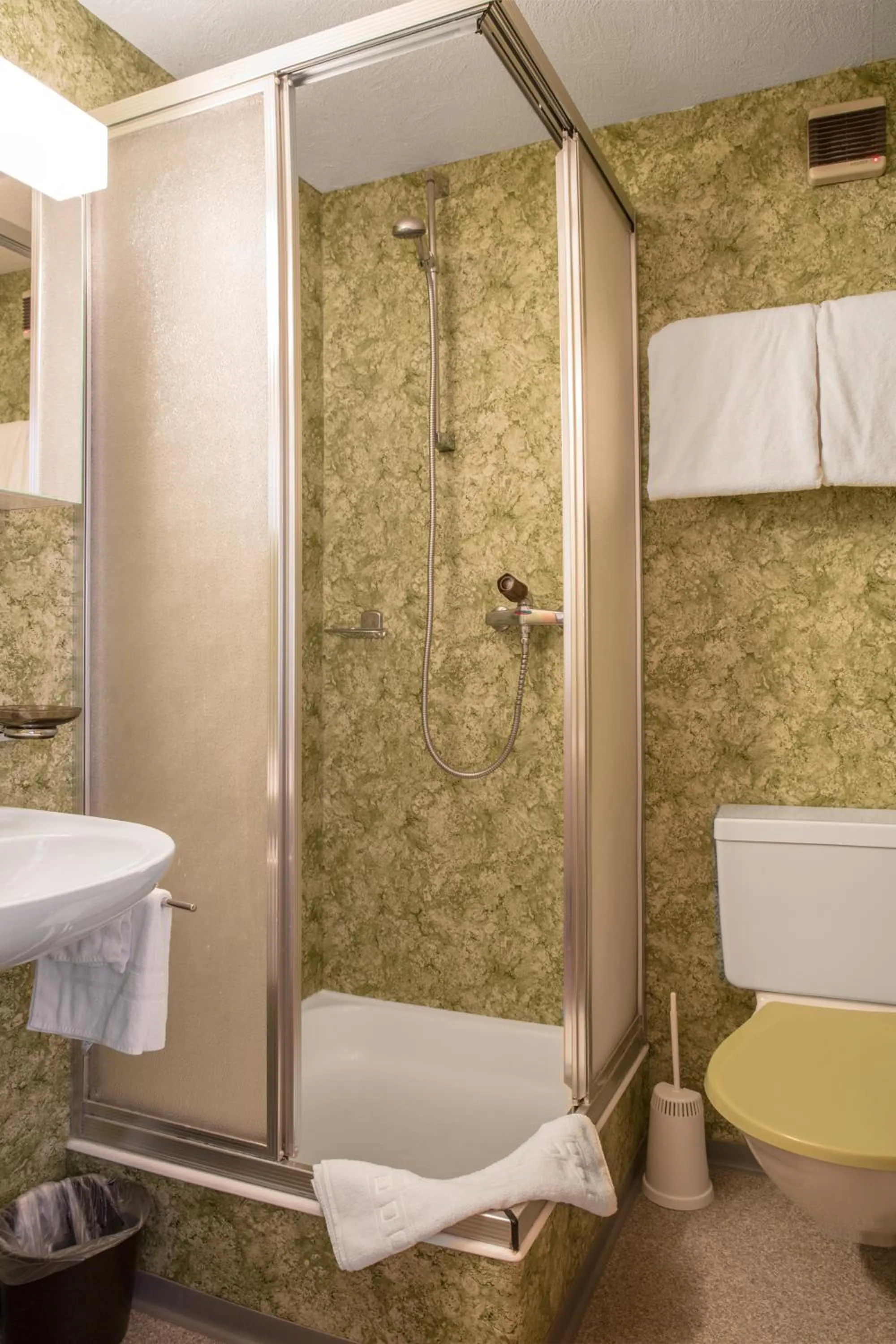 Bathroom in Hotel Burgener