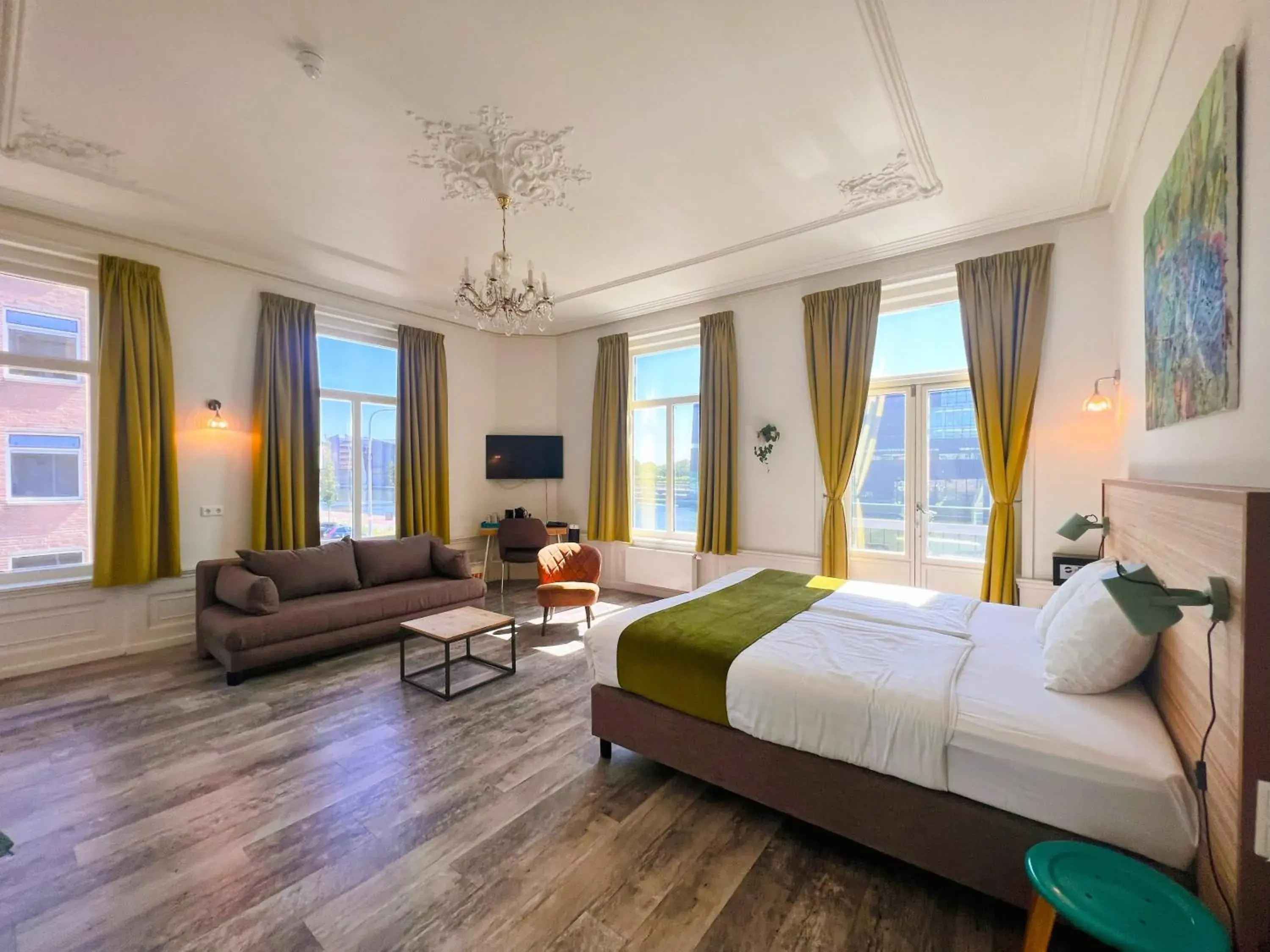 Superior Double Room with Balcony in Hotel Loskade 45 Superior Double Room with Balcony in Hotel Loskade 45