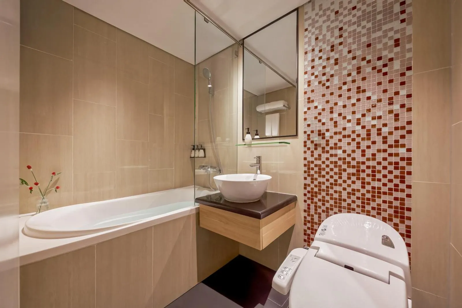 Bath, Bed in M Village Hotel Kim Mã