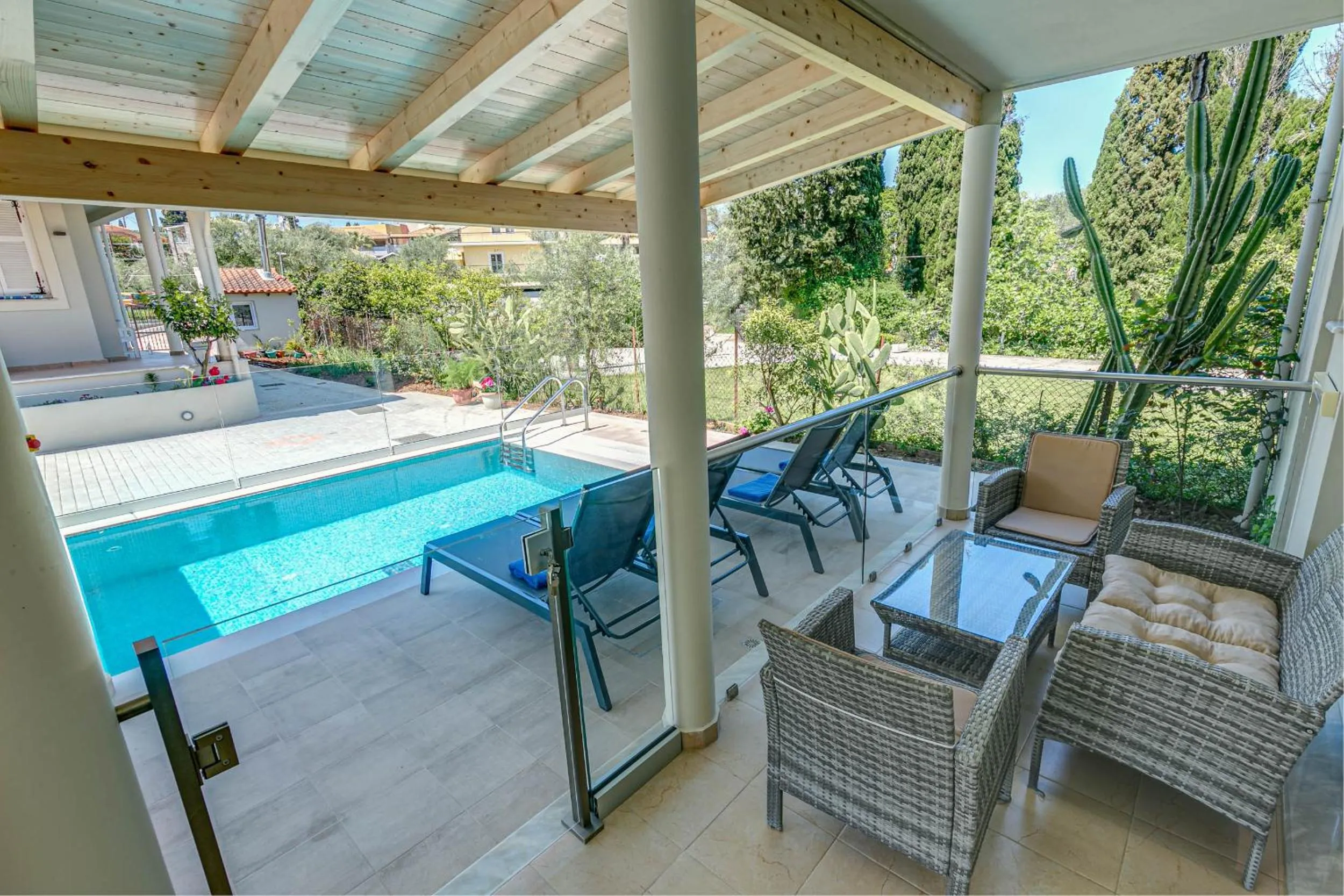 Palapart Gikas Gouvia