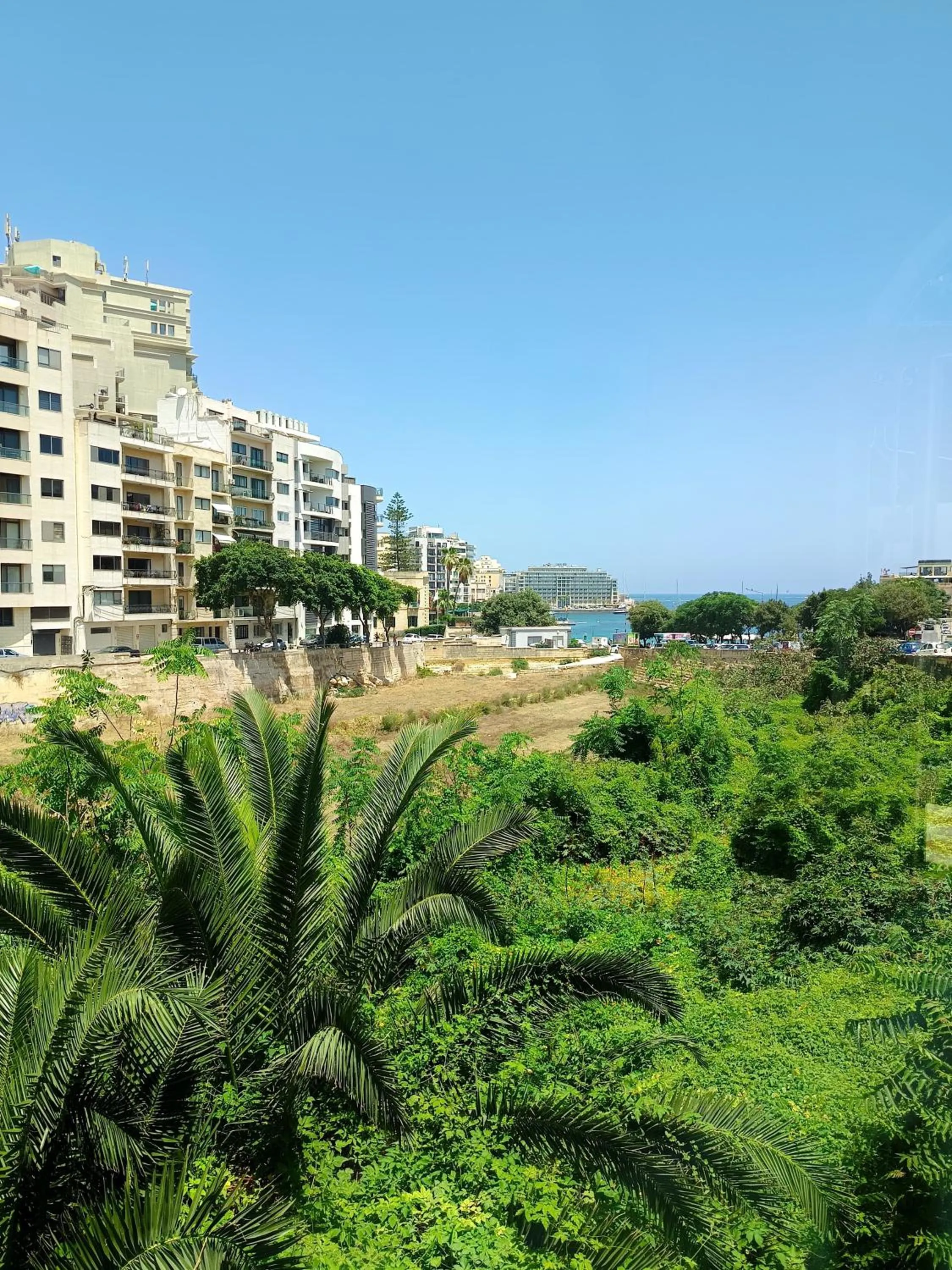 Follow the Sun Boutique Hostel - Pool, Breakfast & Sea Views