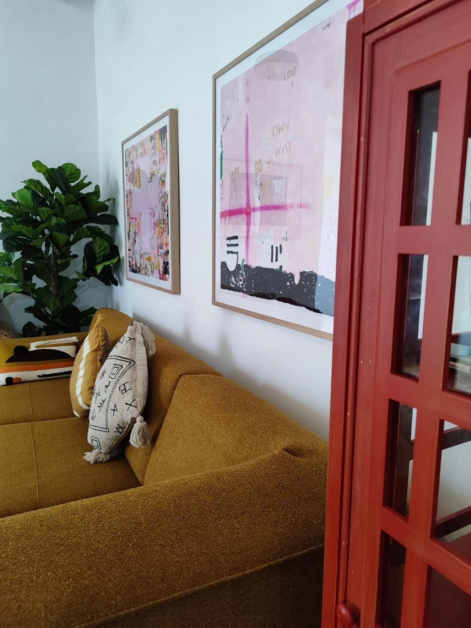 Communal lounge/ TV room in Follow the Sun Boutique Hostel - Pool, Breakfast & Sea Views