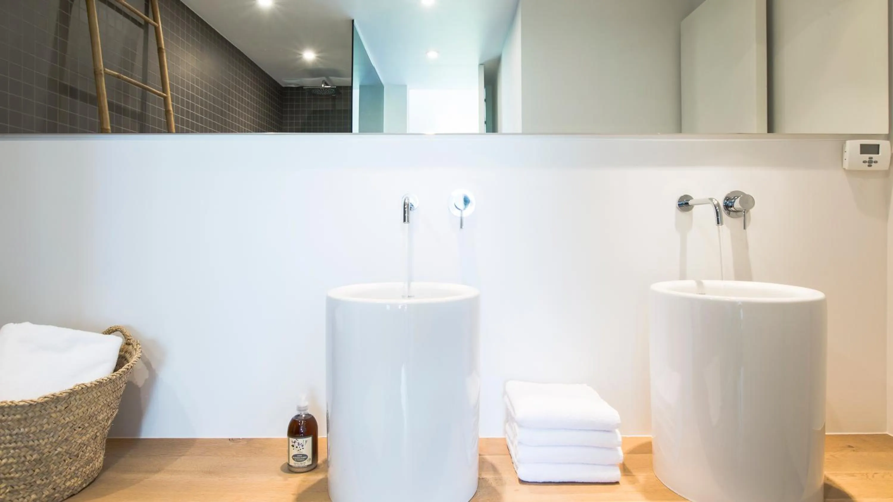 Bathroom in côté verger B&B