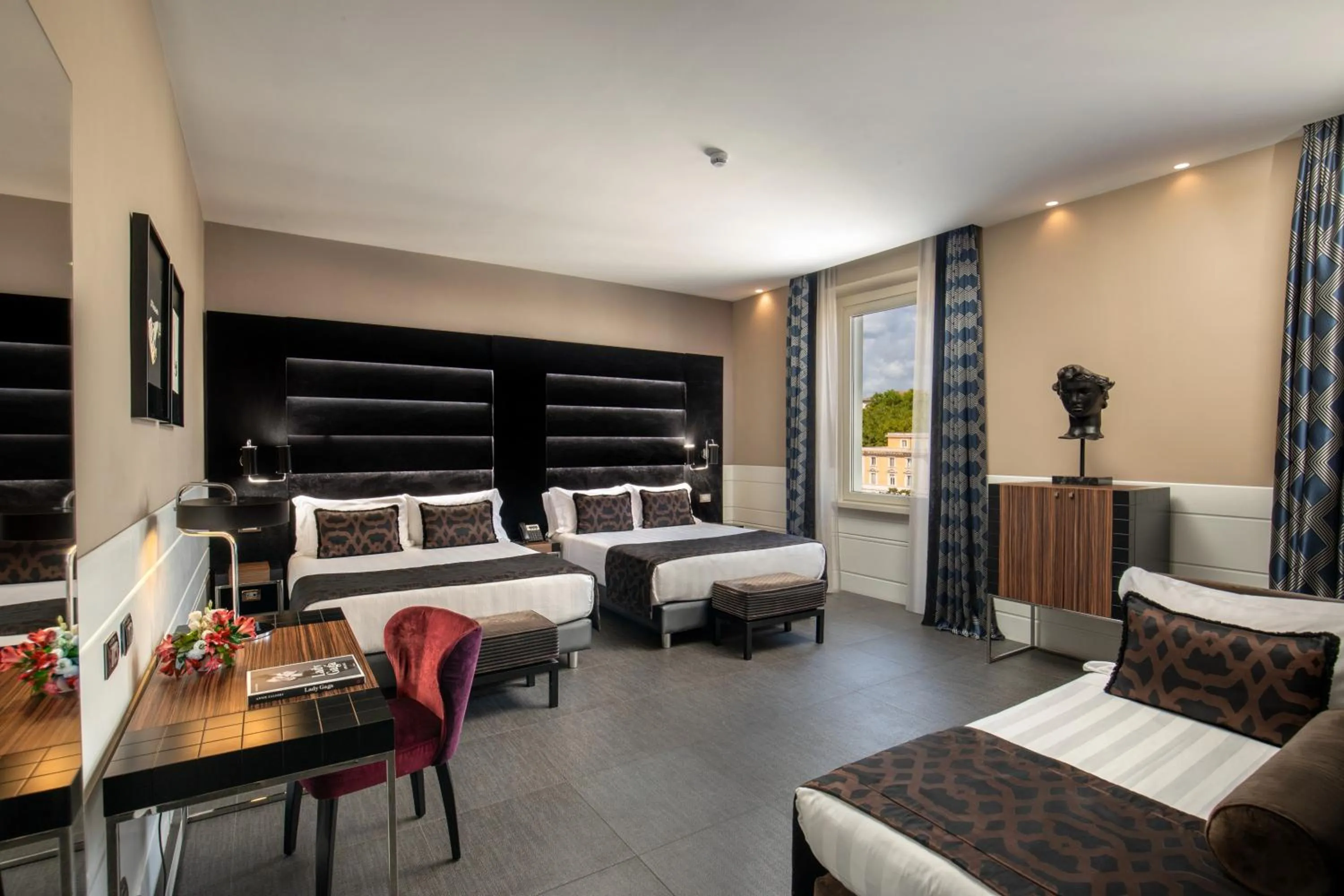 Bedroom, Bed in The Glam