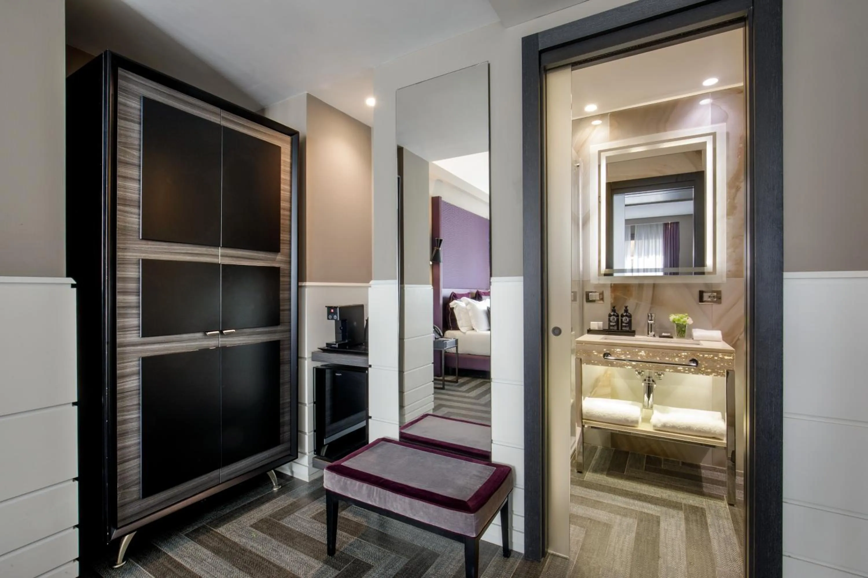 Bedroom in The Tribune, part of JdV by Hyatt