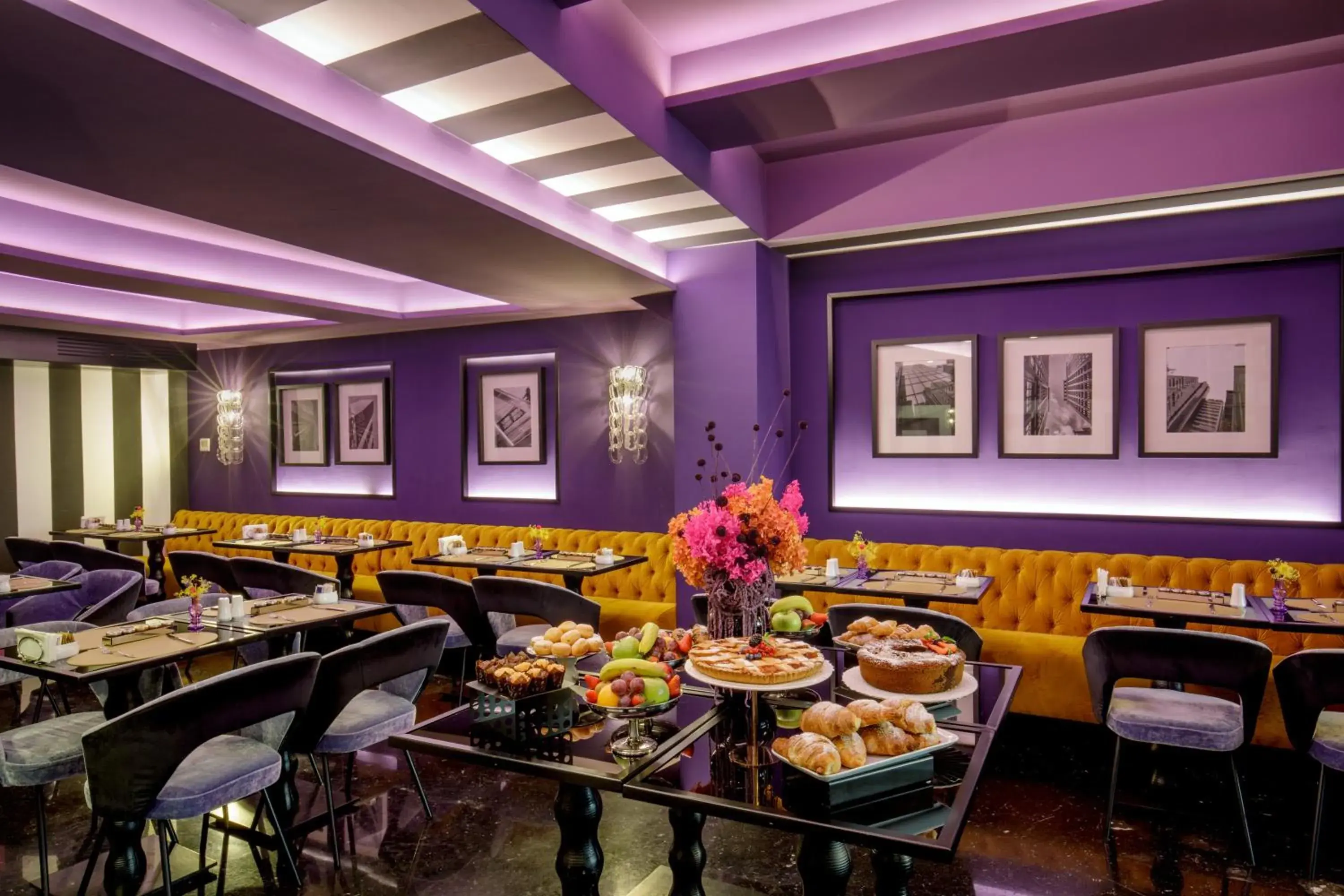 Breakfast in The Tribune, part of JdV by Hyatt Breakfast in The Tribune, part of JdV by Hyatt