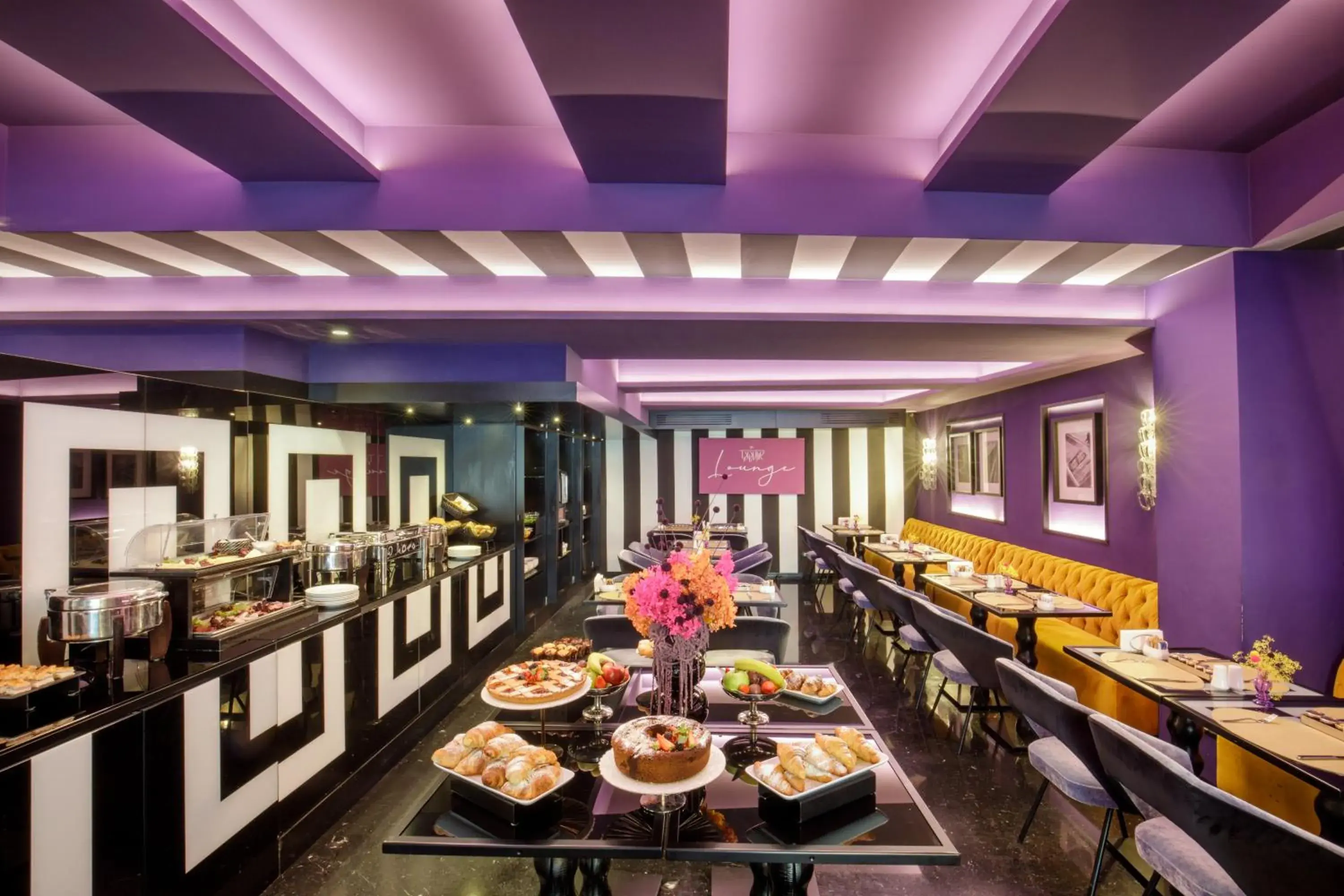 Continental breakfast in The Tribune, part of JdV by Hyatt Continental breakfast in The Tribune, part of JdV by Hyatt